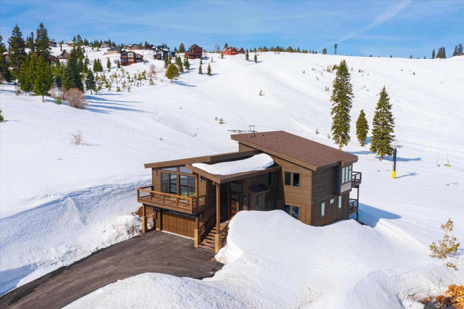 Detail Gallery Image 45 of 68 For 13701 Skislope Way, Truckee,  CA 96161 - 4 Beds | 4 Baths