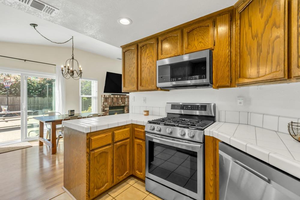 Detail Gallery Image 9 of 55 For 8198 Westray Dr, Sacramento,  CA 95829 - 3 Beds | 2 Baths