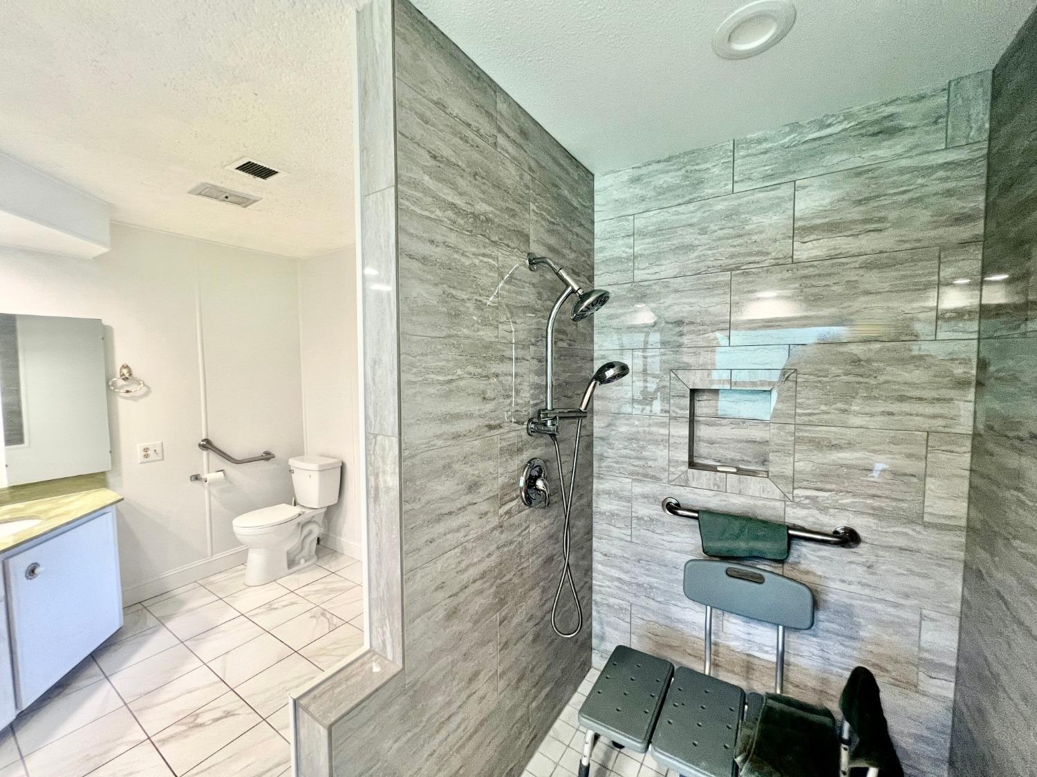 Detail Gallery Image 10 of 22 For 6745 Alden Ln, Citrus Heights,  CA 95621 - 2 Beds | 2 Baths