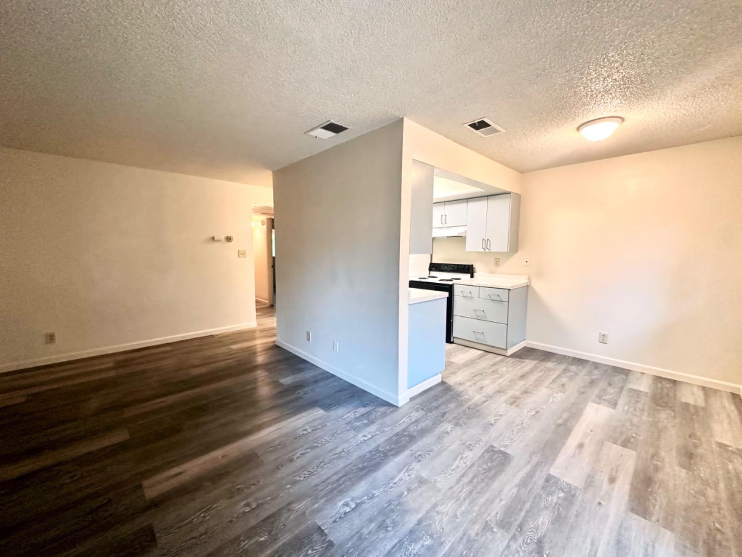 Detail Gallery Image 4 of 16 For 328 Northbank Ct #68,  Stockton,  CA 95207 - 2 Beds | 1 Baths