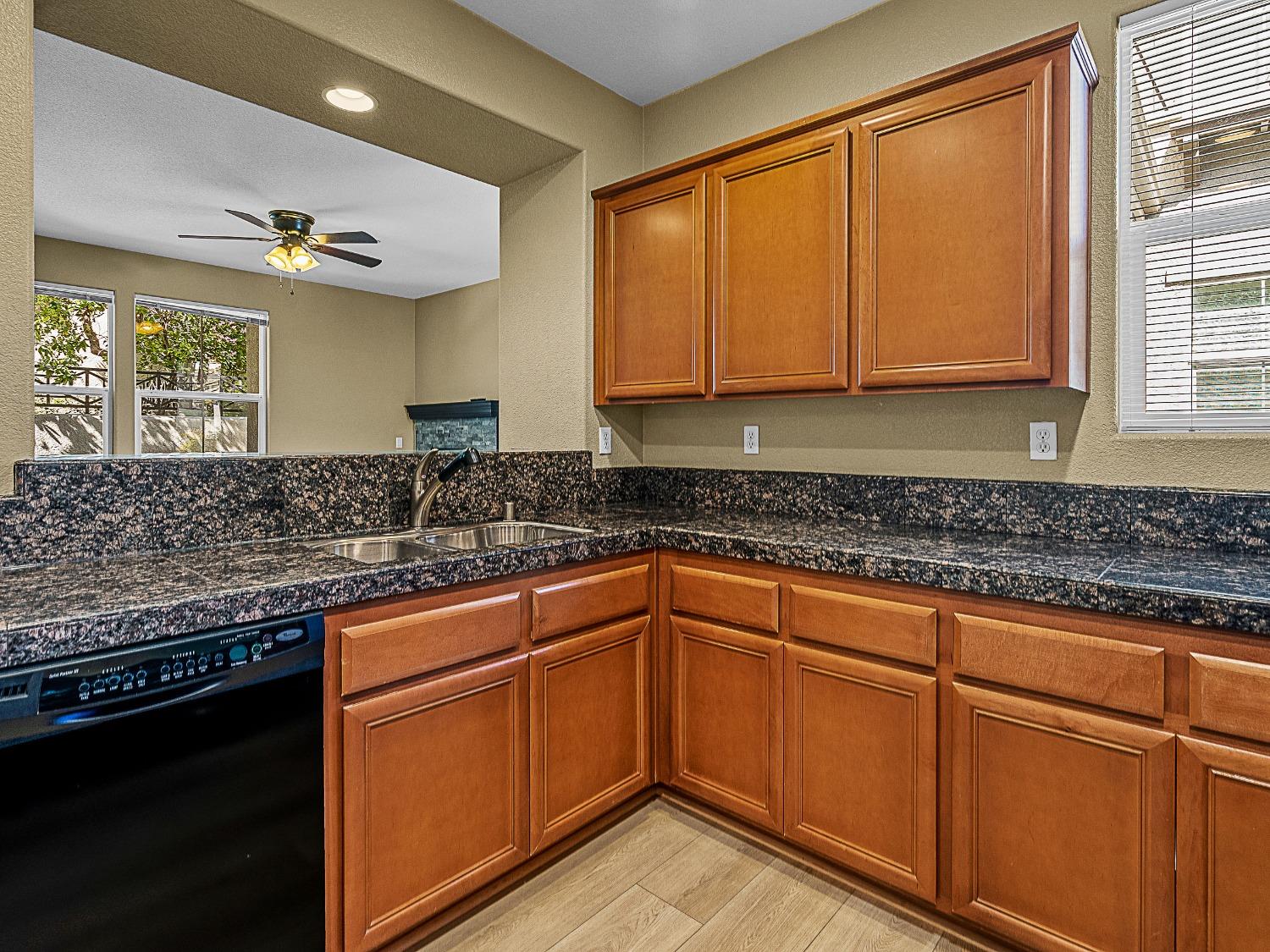 Detail Gallery Image 17 of 45 For 203 Picasso Way, Folsom,  CA 95630 - 2 Beds | 2/1 Baths