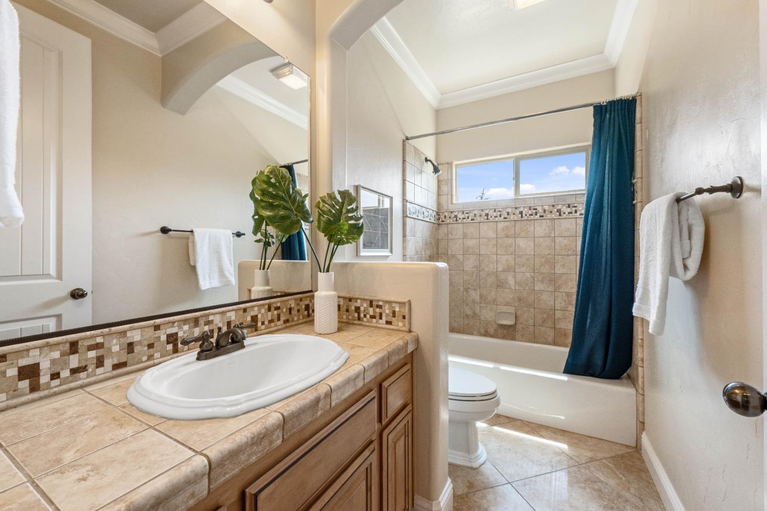 Detail Gallery Image 30 of 67 For 4730 Waterstone Dr, Roseville,  CA 95747 - 5 Beds | 4/2 Baths
