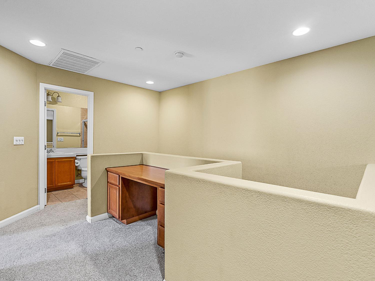 Detail Gallery Image 40 of 45 For 203 Picasso Way, Folsom,  CA 95630 - 2 Beds | 2/1 Baths