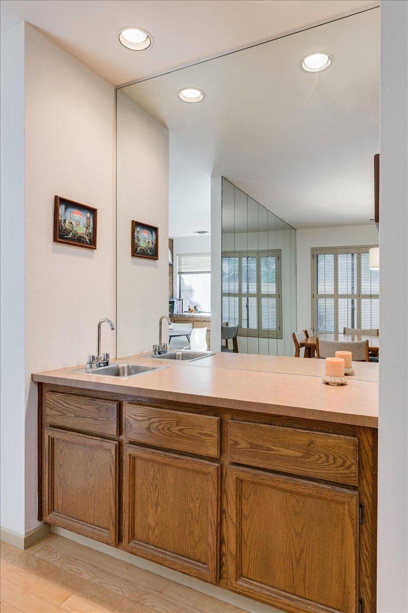 Detail Gallery Image 9 of 35 For 11423 Treasure Hill Ct, Gold River,  CA 95670 - 2 Beds | 2 Baths