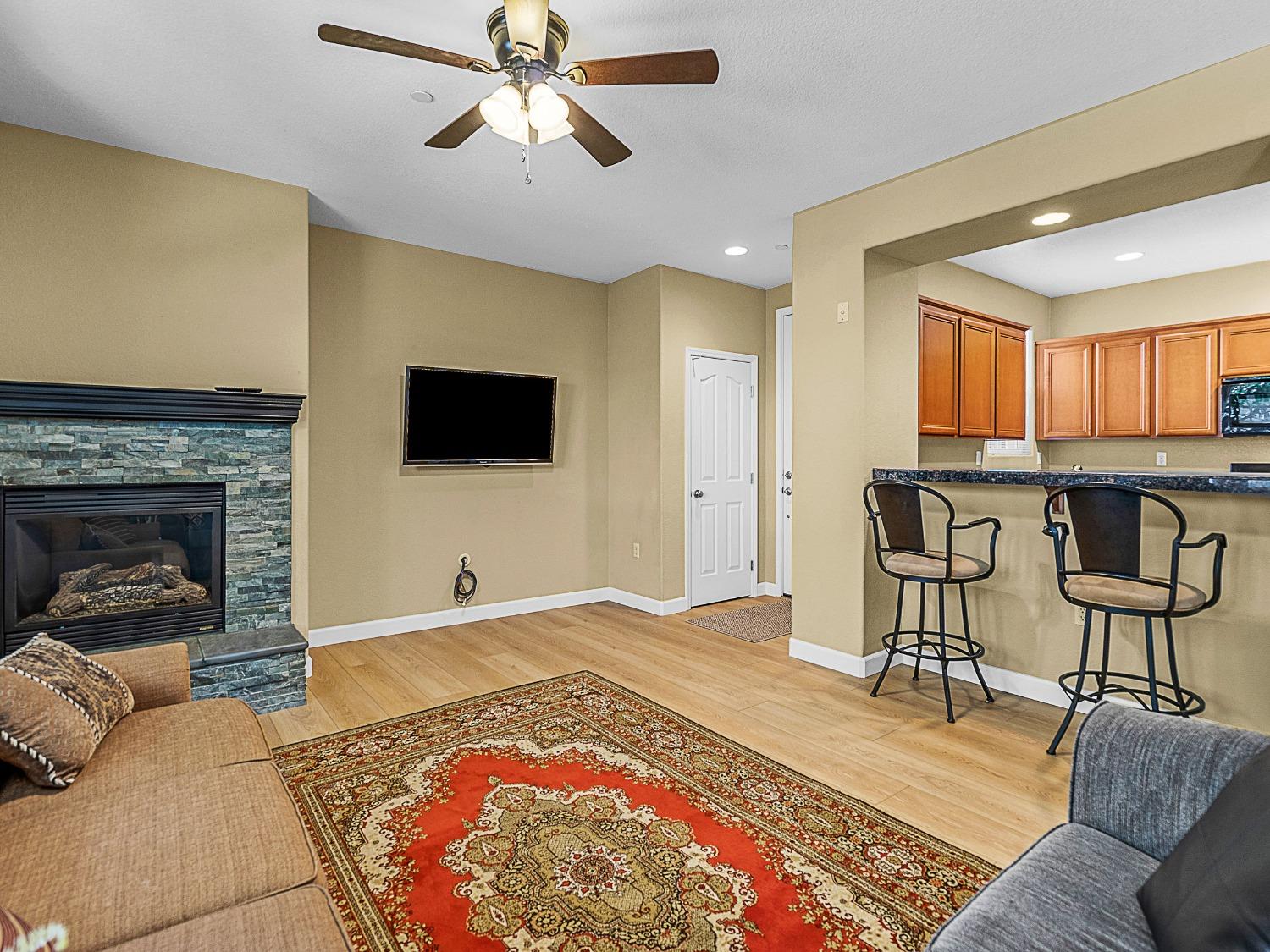 Detail Gallery Image 36 of 45 For 203 Picasso Way, Folsom,  CA 95630 - 2 Beds | 2/1 Baths