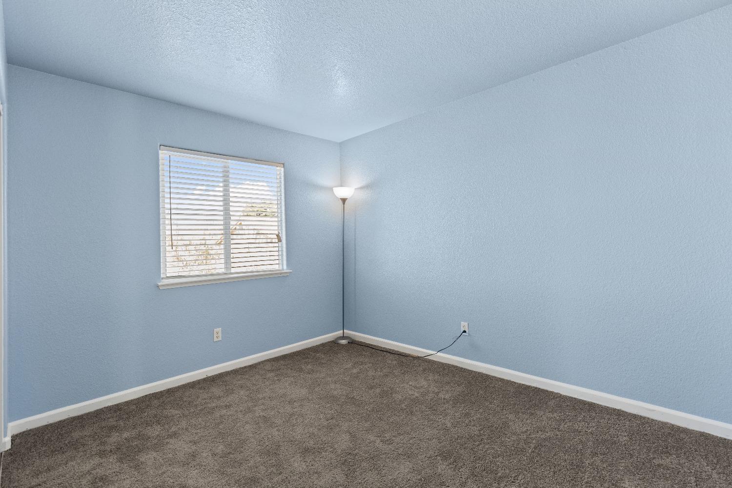 Detail Gallery Image 21 of 35 For 4230 Stromford Way, Mather,  CA 95655 - 3 Beds | 2/1 Baths