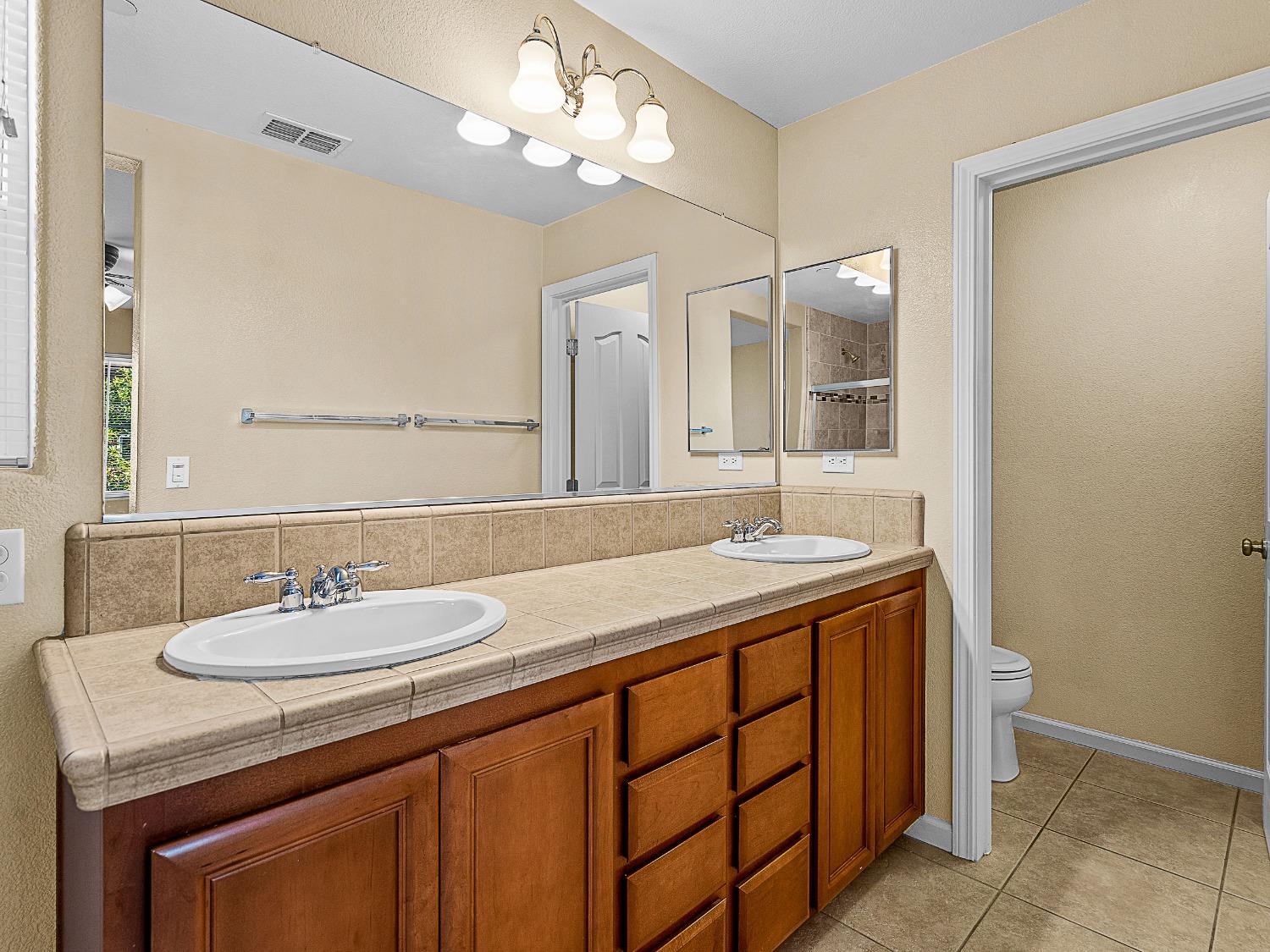 Detail Gallery Image 31 of 45 For 203 Picasso Way, Folsom,  CA 95630 - 2 Beds | 2/1 Baths