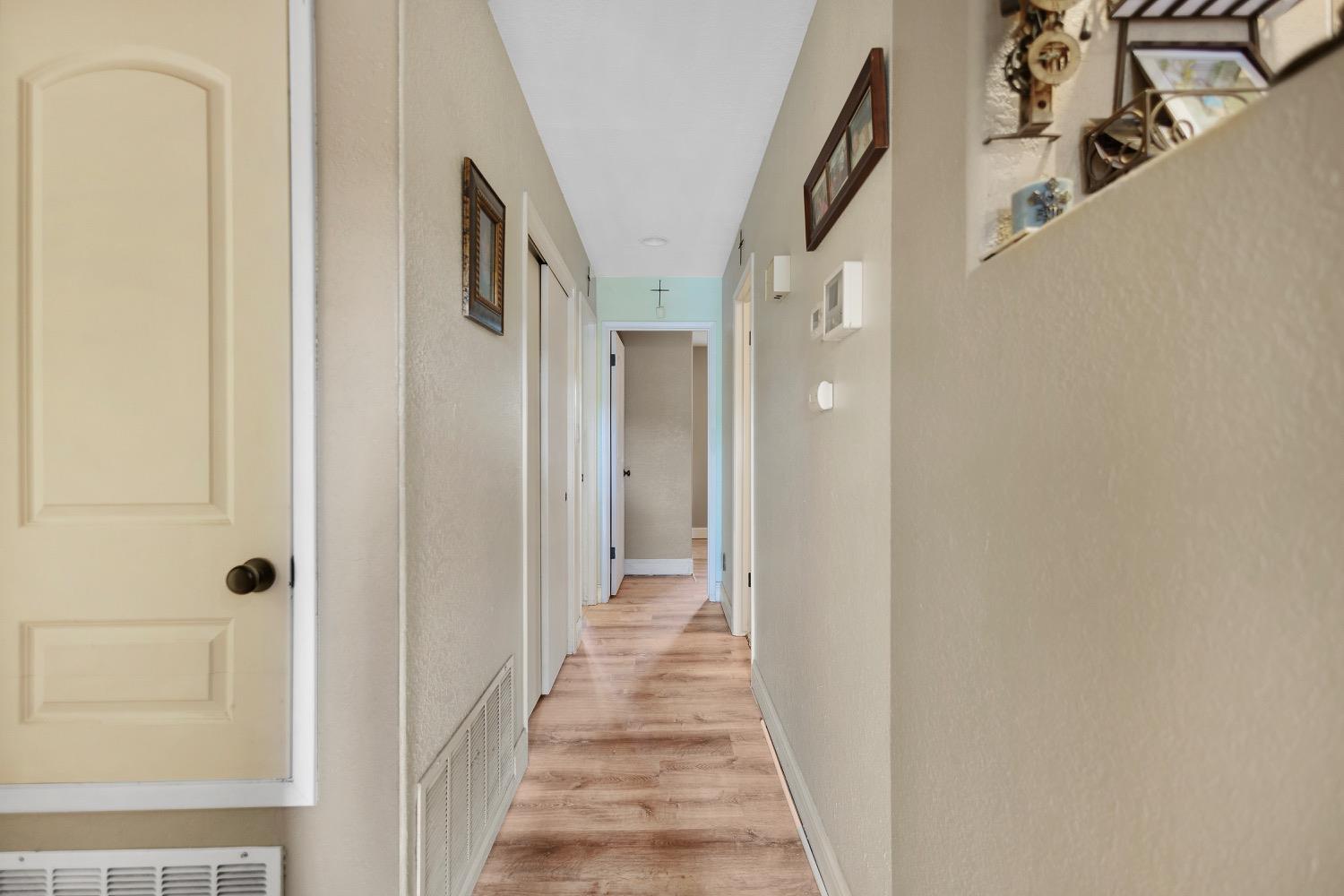 Detail Gallery Image 4 of 23 For 1609 Falmouth Way, Modesto,  CA 95355 - 3 Beds | 2 Baths