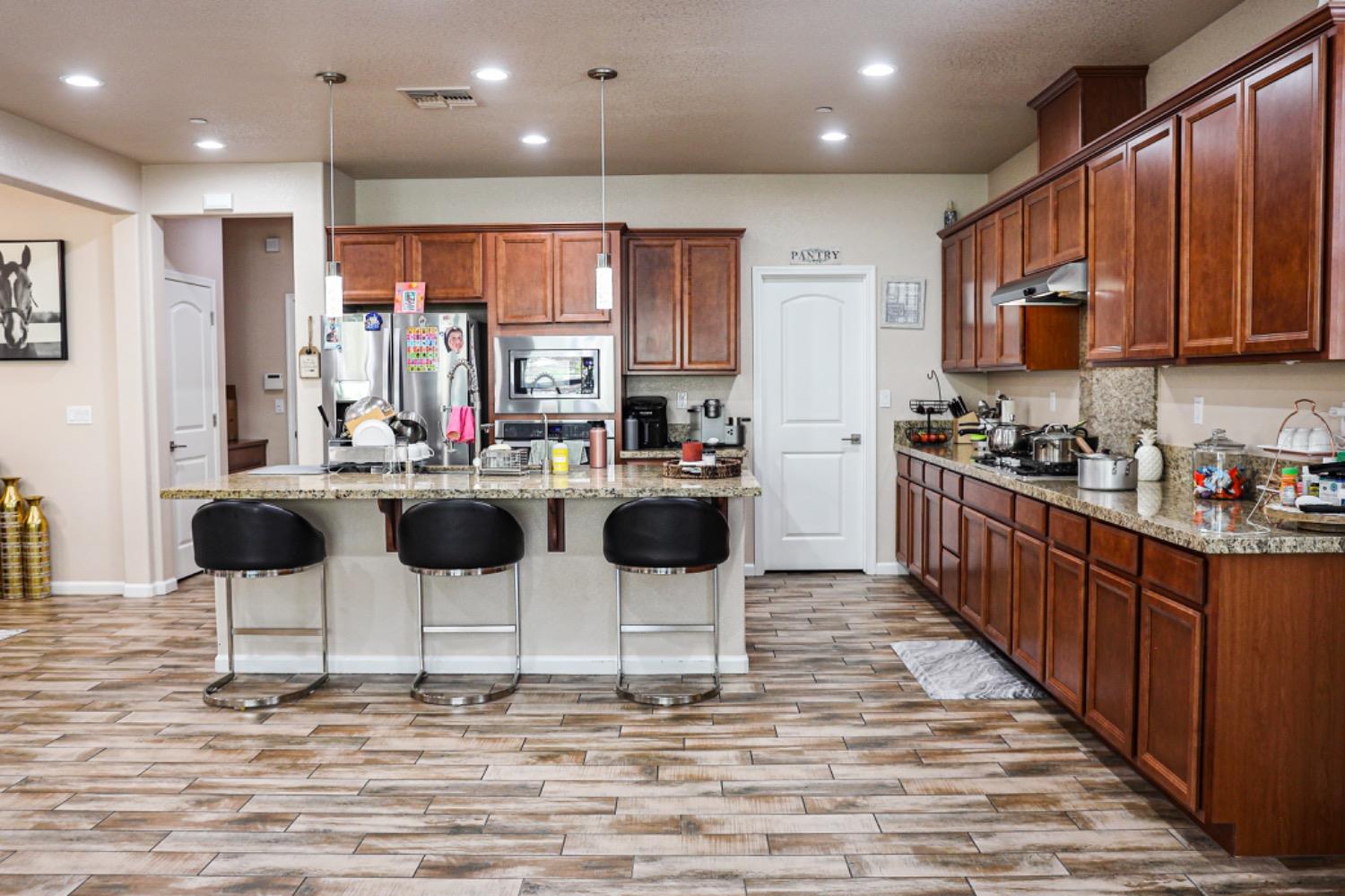Detail Gallery Image 9 of 26 For 811 Channel Ct, Lathrop,  CA 95330 - 4 Beds | 4/1 Baths
