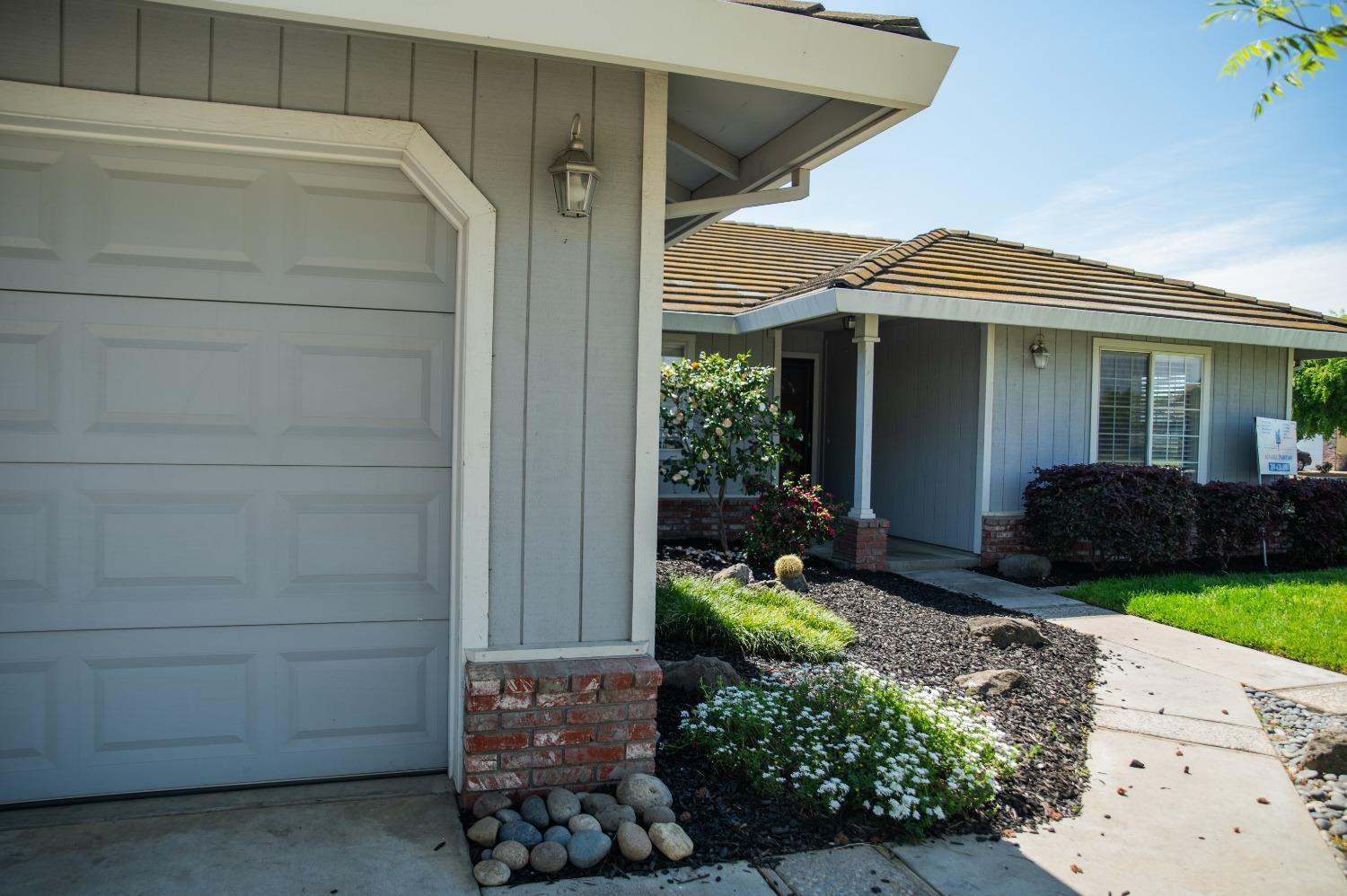 Detail Gallery Image 2 of 54 For 802 Hartwick Ave, Turlock,  CA 95382 - 3 Beds | 2 Baths