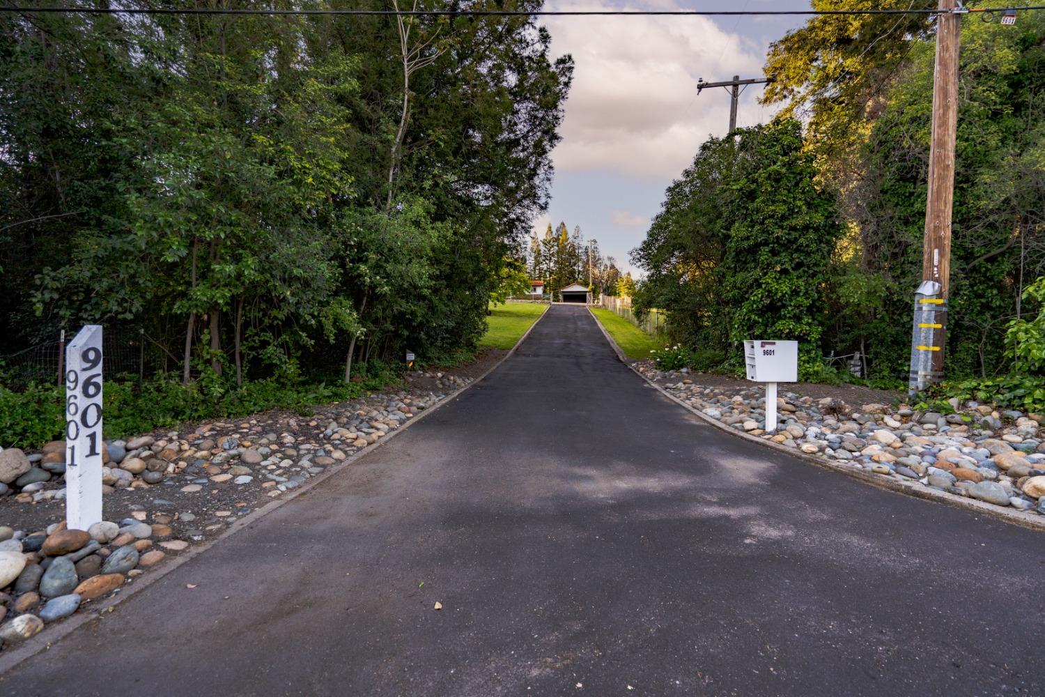 Fair Oaks Boulevard, Fair Oaks, CA, 95628-6908