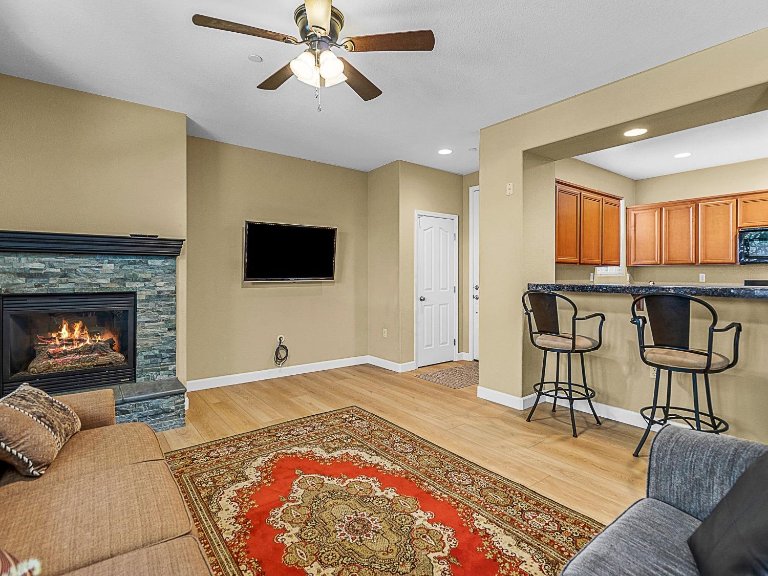 Detail Gallery Image 15 of 45 For 203 Picasso Way, Folsom,  CA 95630 - 2 Beds | 2/1 Baths