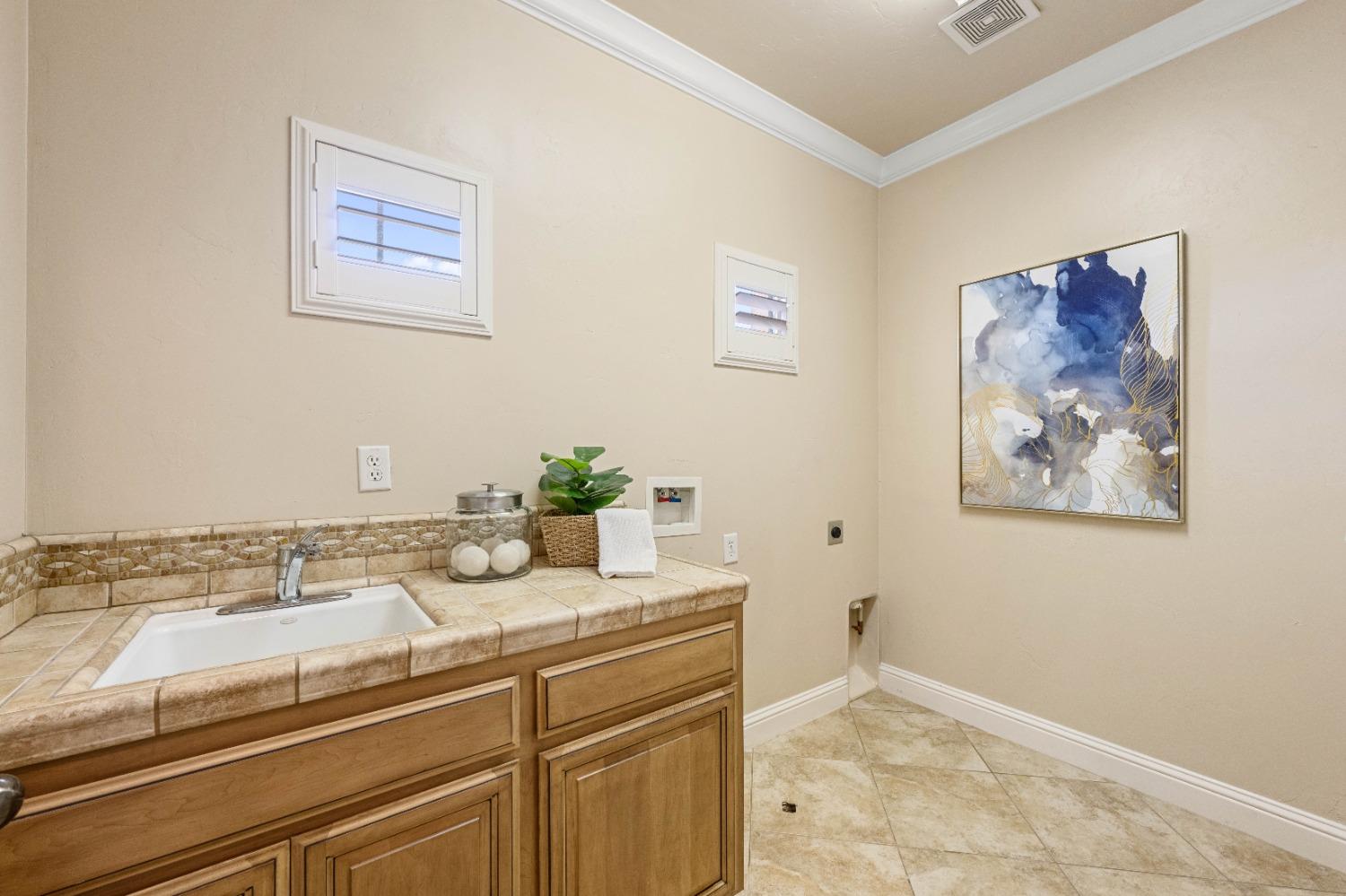 Detail Gallery Image 27 of 67 For 4730 Waterstone Dr, Roseville,  CA 95747 - 5 Beds | 4/2 Baths