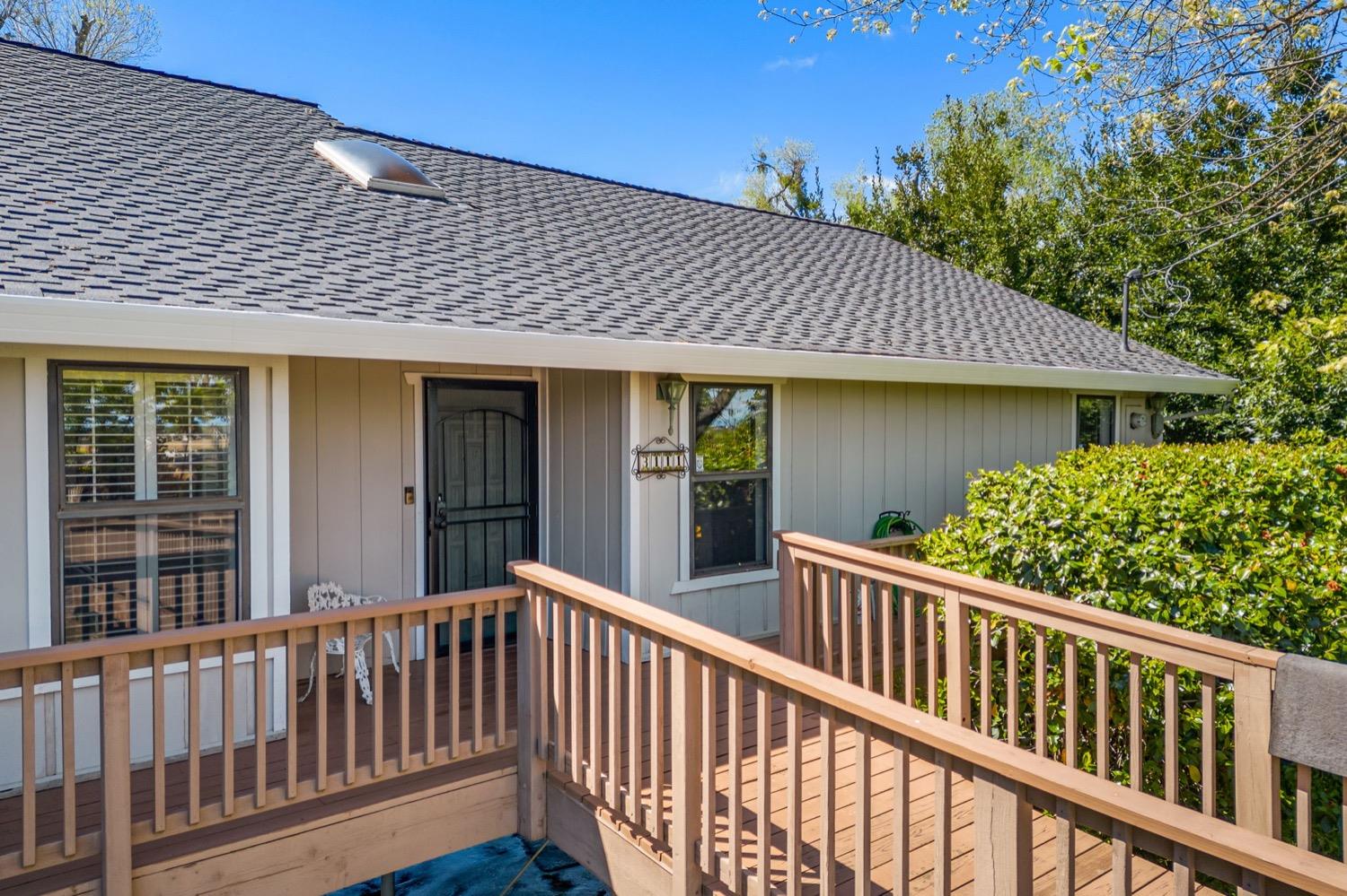 Detail Gallery Image 5 of 76 For 3111 Garden Hwy, Sacramento,  CA 95833 - 3 Beds | 2 Baths