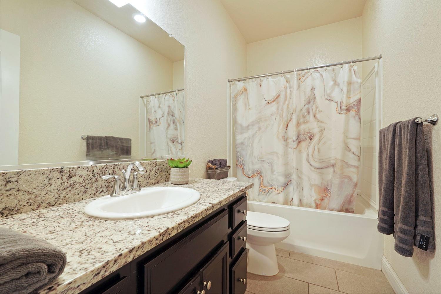 Detail Gallery Image 9 of 44 For 4626 Beckman Way, Merced,  CA 95348 - 3 Beds | 2 Baths
