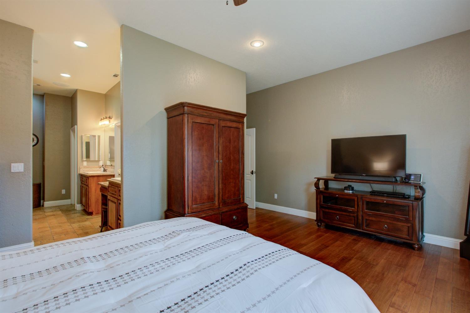 Detail Gallery Image 38 of 80 For 2020 Kendall Ave, Modesto,  CA 95355 - 5 Beds | 4/1 Baths