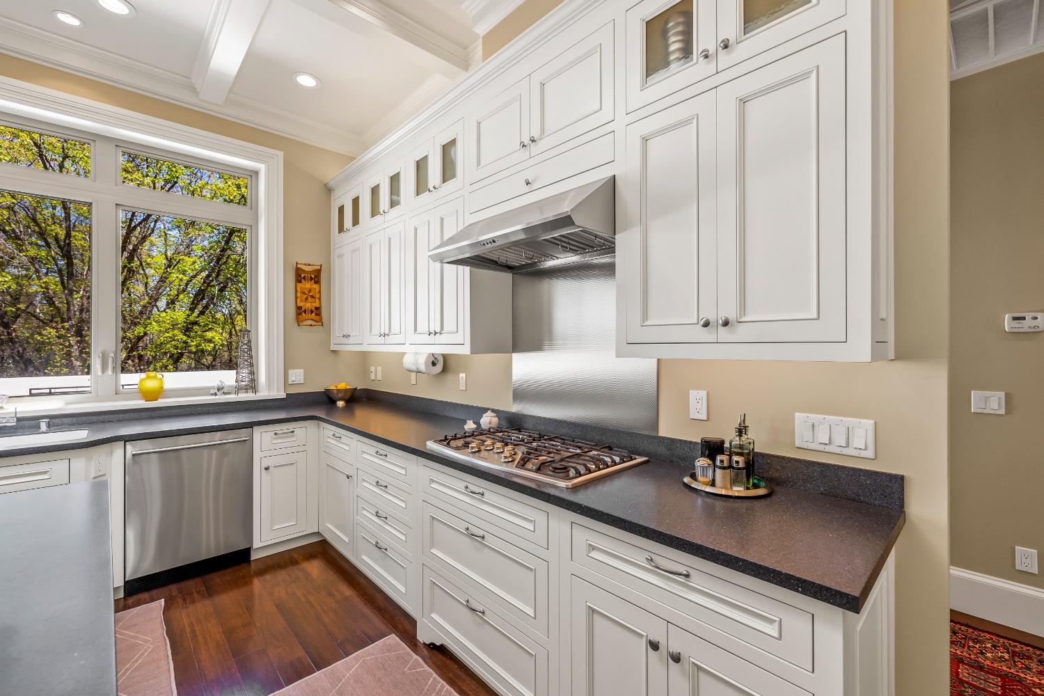 Detail Gallery Image 15 of 67 For 11444 Surrey Dr, Grass Valley,  CA 95949 - 3 Beds | 3/1 Baths