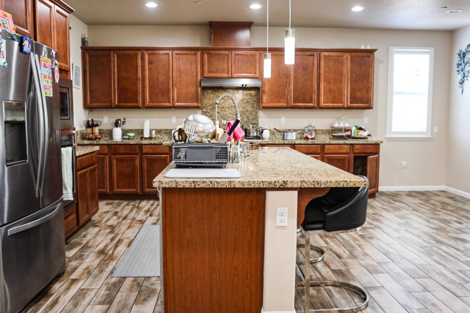 Detail Gallery Image 8 of 26 For 811 Channel Ct, Lathrop,  CA 95330 - 4 Beds | 4/1 Baths
