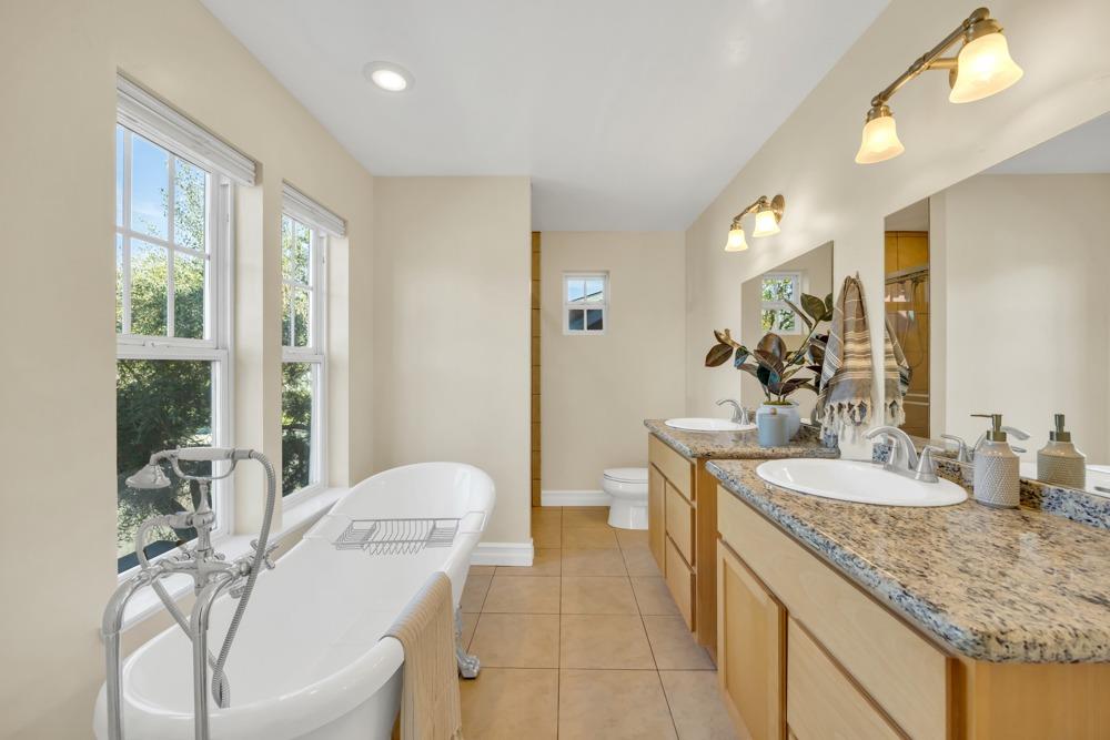 Detail Gallery Image 37 of 60 For 3226 T St, Sacramento,  CA 95816 - 3 Beds | 2/1 Baths