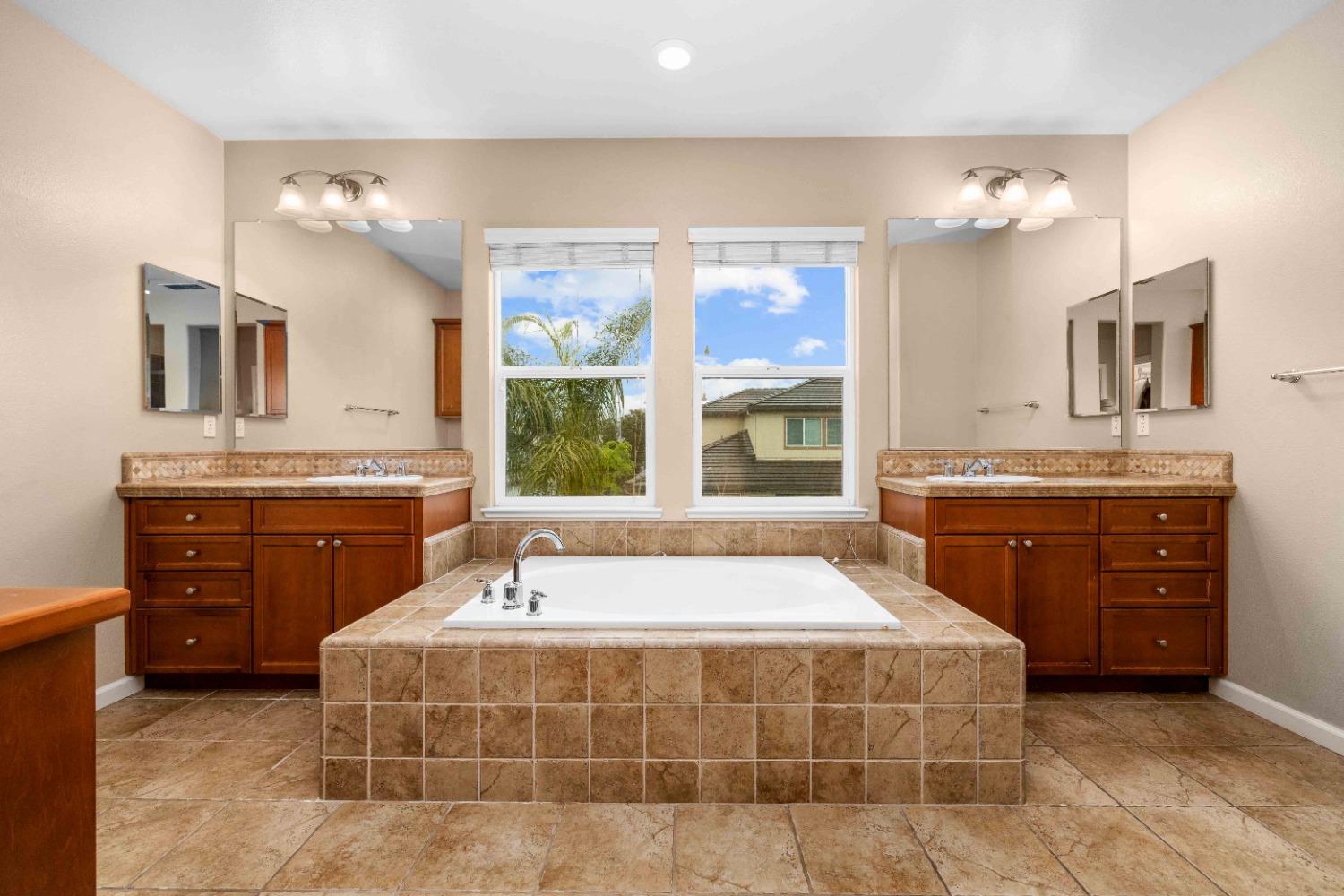 Detail Gallery Image 24 of 48 For 607 Hansen Pl, Lincoln,  CA 95648 - 5 Beds | 4 Baths