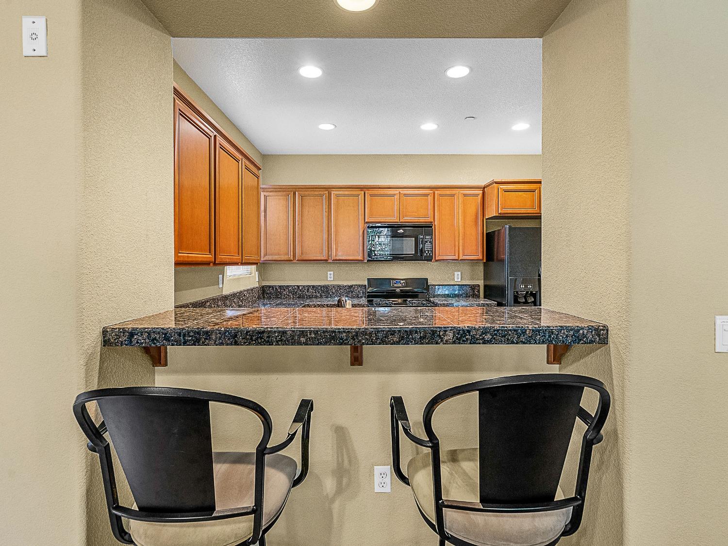 Detail Gallery Image 9 of 45 For 203 Picasso Way, Folsom,  CA 95630 - 2 Beds | 2/1 Baths