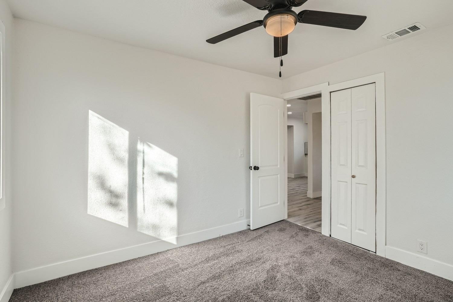Detail Gallery Image 11 of 17 For 1015 Sonoma Ave, Sacramento,  CA 95815 - 3 Beds | 2 Baths