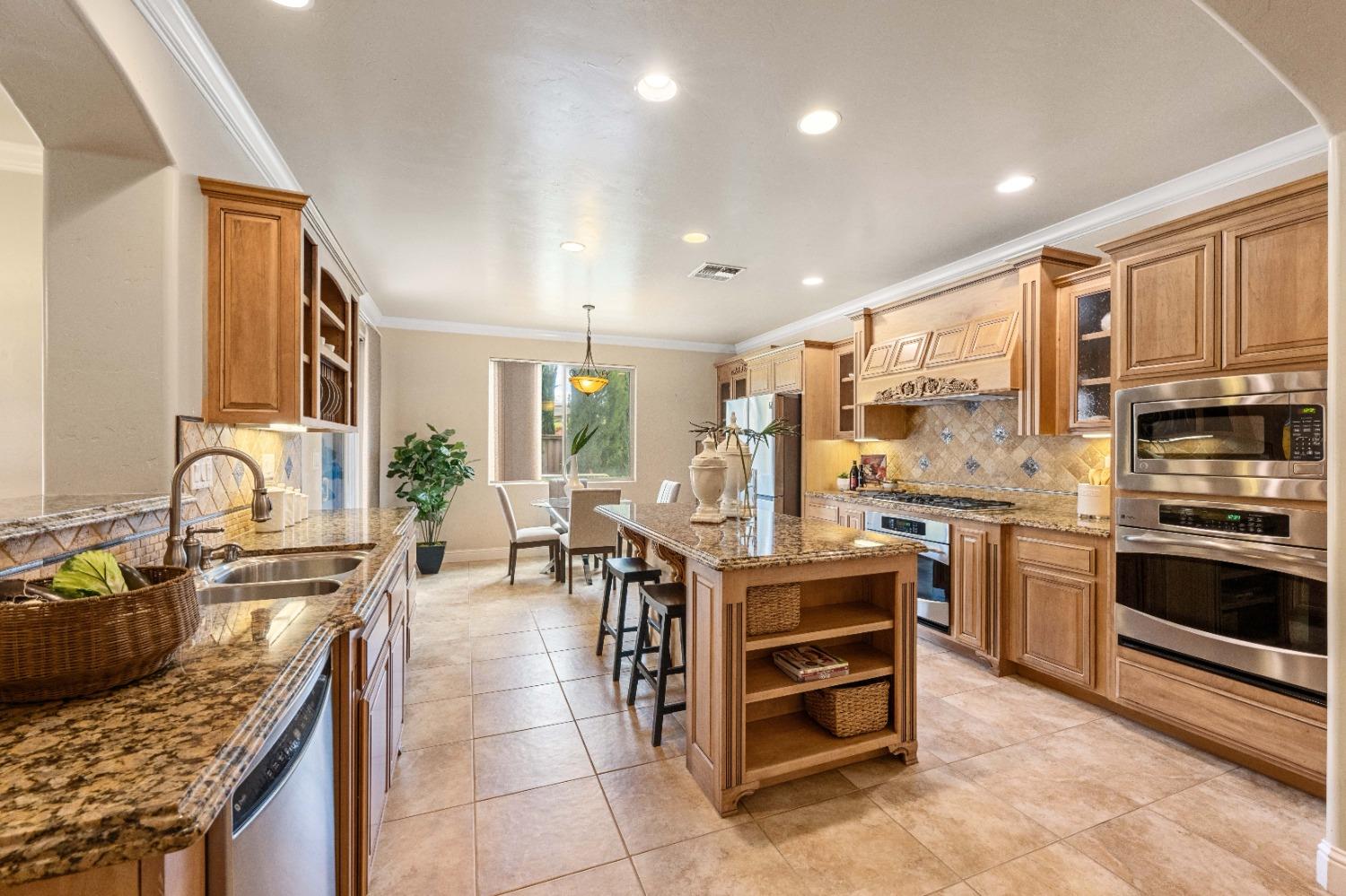 Detail Gallery Image 13 of 67 For 4730 Waterstone Dr, Roseville,  CA 95747 - 5 Beds | 4/2 Baths