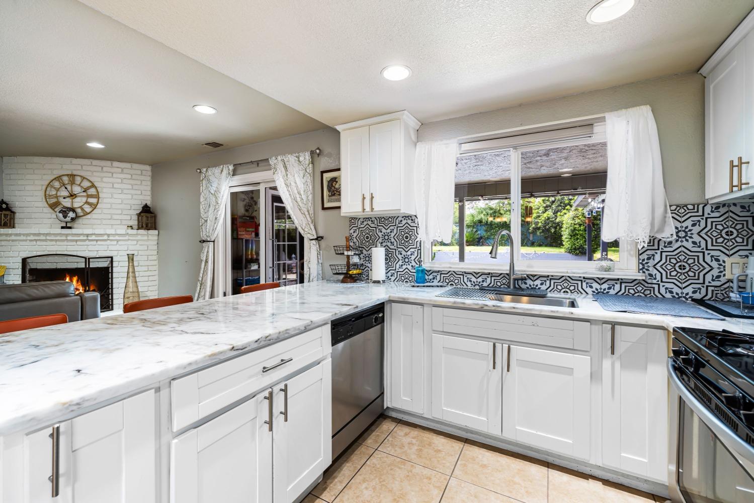 Detail Gallery Image 13 of 36 For 5635 Fairvale Way, Orangevale,  CA 95662 - 3 Beds | 2 Baths