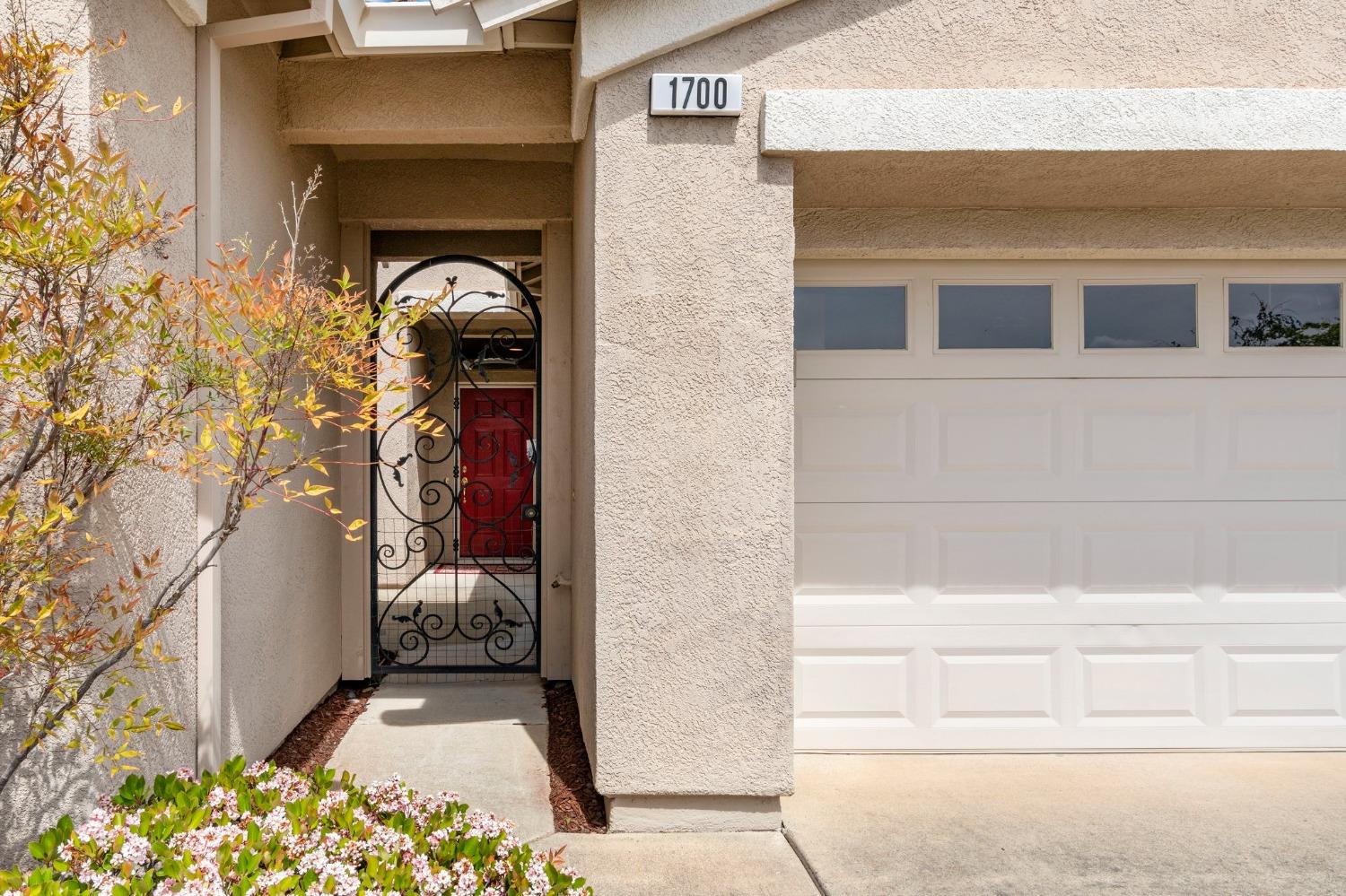 Detail Gallery Image 4 of 68 For 1700 Starview Ln, Lincoln,  CA 95648 - 2 Beds | 2 Baths