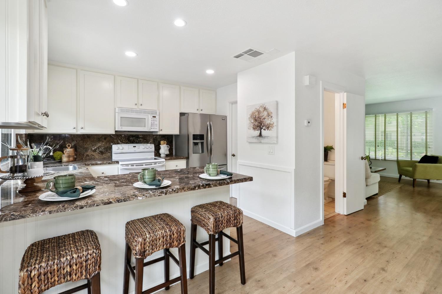 Detail Gallery Image 15 of 43 For 606 Hartnell Pl, Sacramento,  CA 95825 - 3 Beds | 2/1 Baths