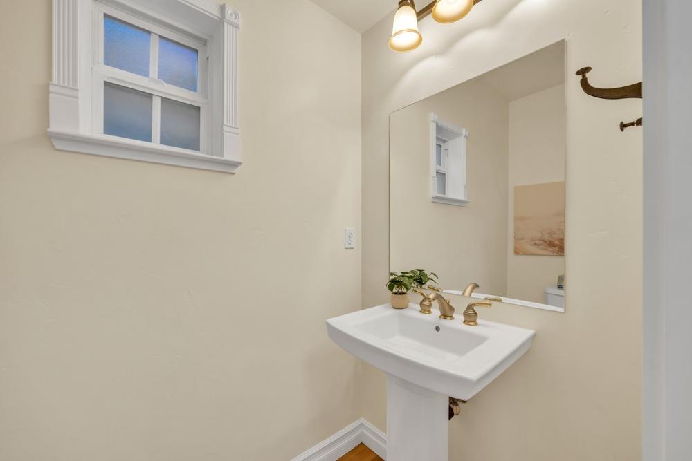 Detail Gallery Image 24 of 60 For 3226 T St, Sacramento,  CA 95816 - 3 Beds | 2/1 Baths