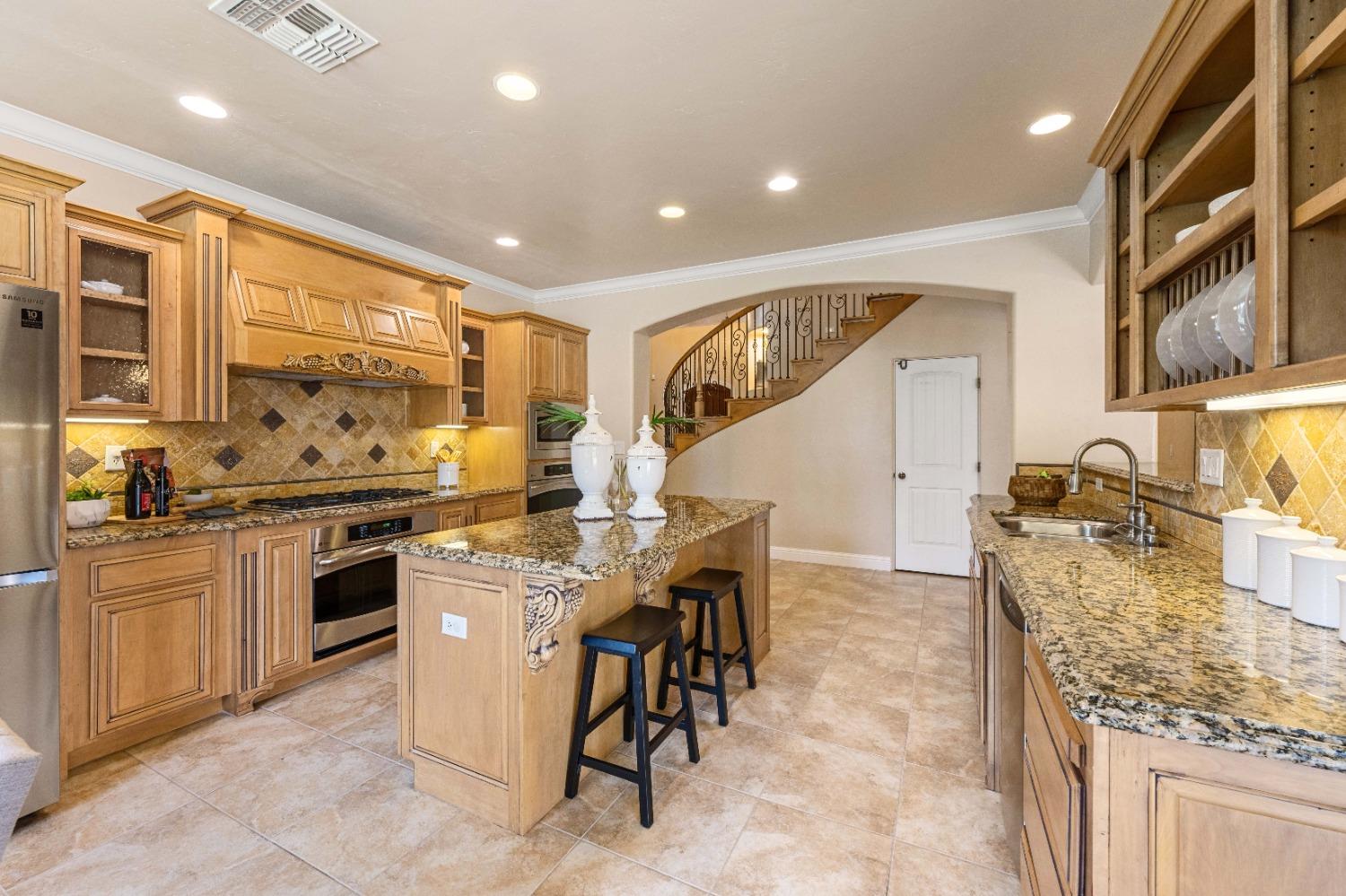 Detail Gallery Image 14 of 67 For 4730 Waterstone Dr, Roseville,  CA 95747 - 5 Beds | 4/2 Baths