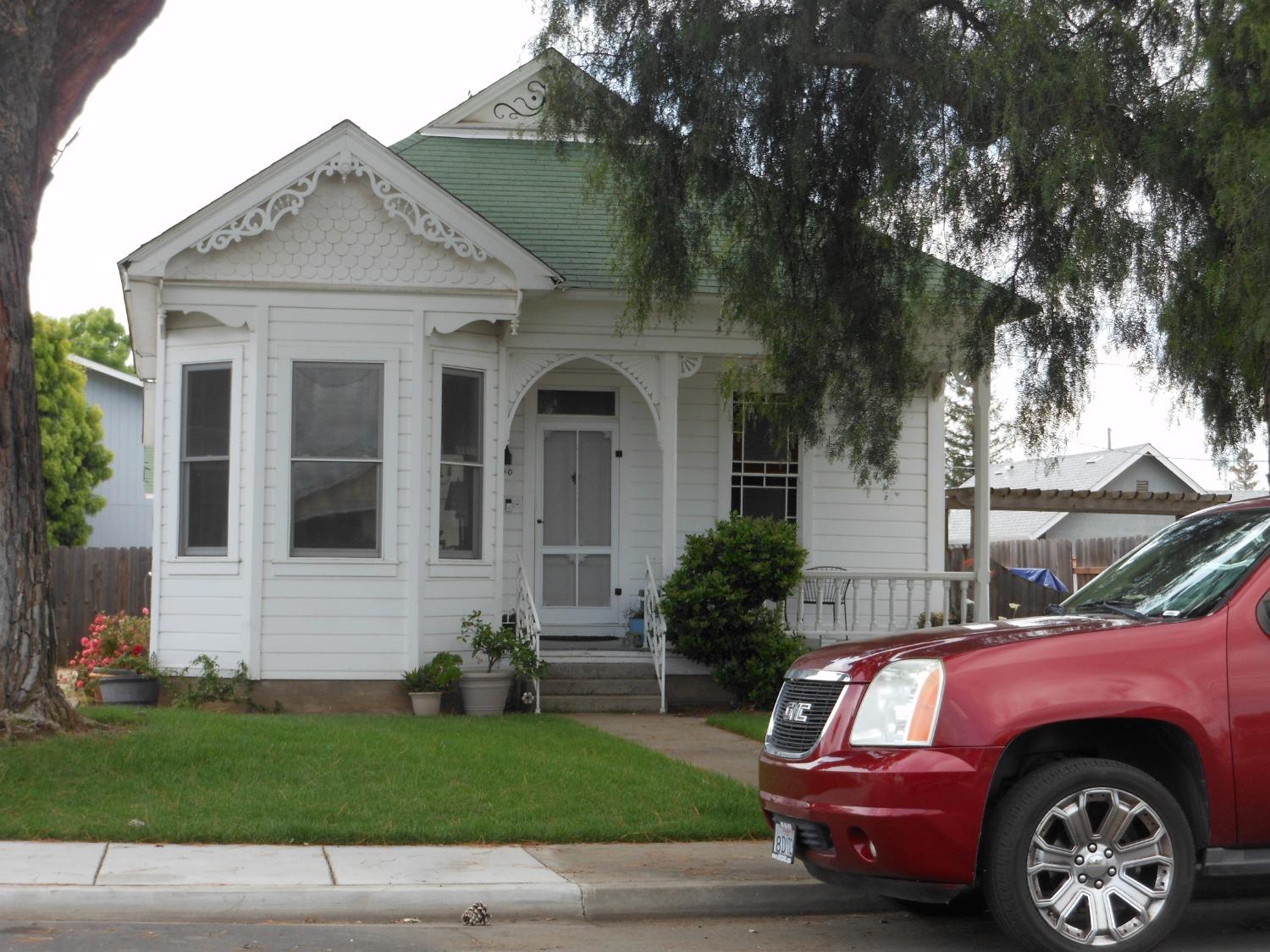 Photo of 340 S 1st Ave in Oakdale, CA