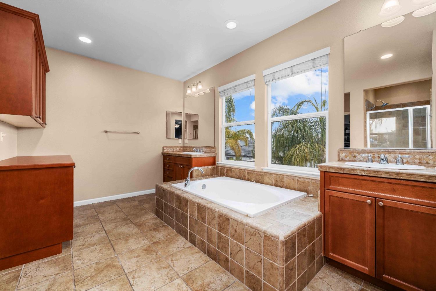 Detail Gallery Image 25 of 48 For 607 Hansen Pl, Lincoln,  CA 95648 - 5 Beds | 4 Baths