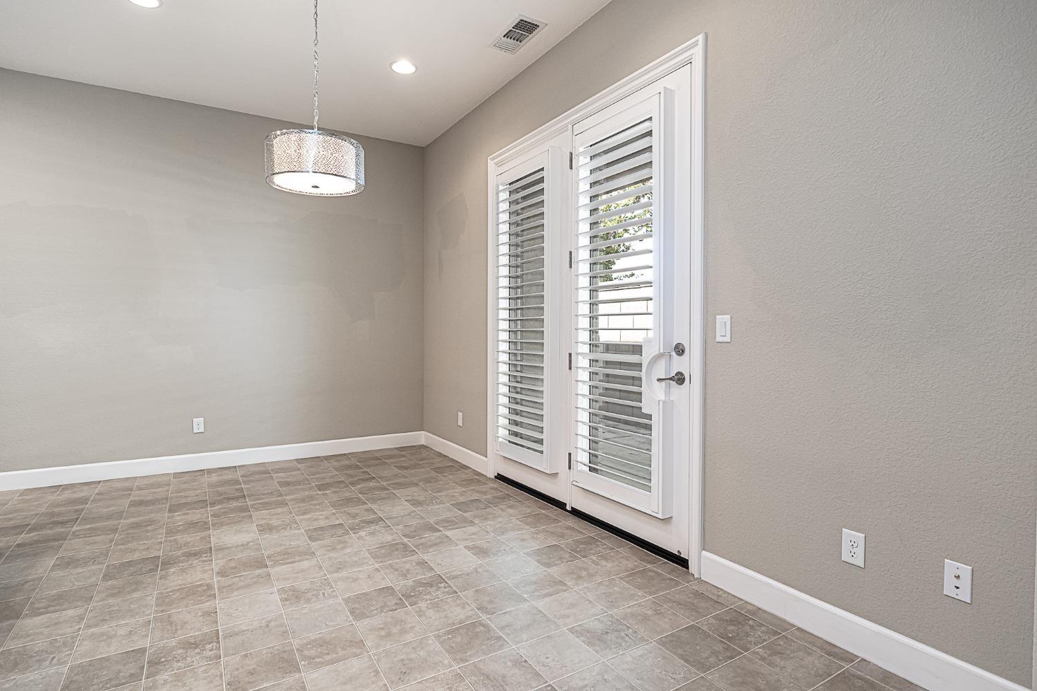 Detail Gallery Image 10 of 33 For 2080 State St, Turlock,  CA 95380 - 2 Beds | 2 Baths