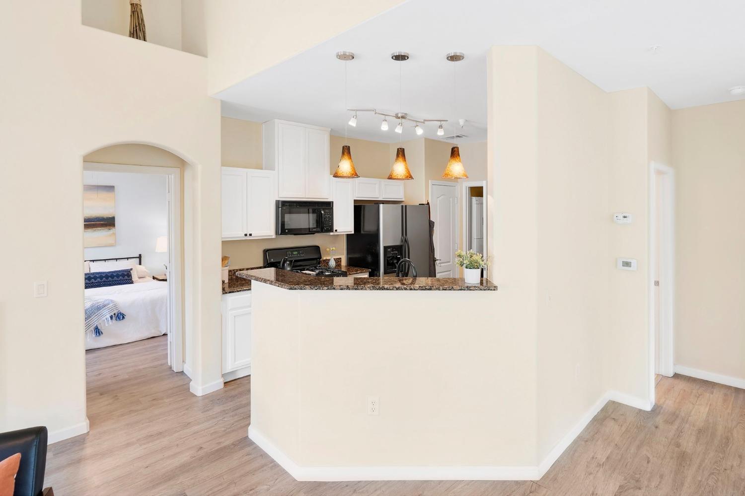 Detail Gallery Image 4 of 29 For 2463 Torino St #1,  West Sacramento,  CA 95691 - 2 Beds | 2 Baths