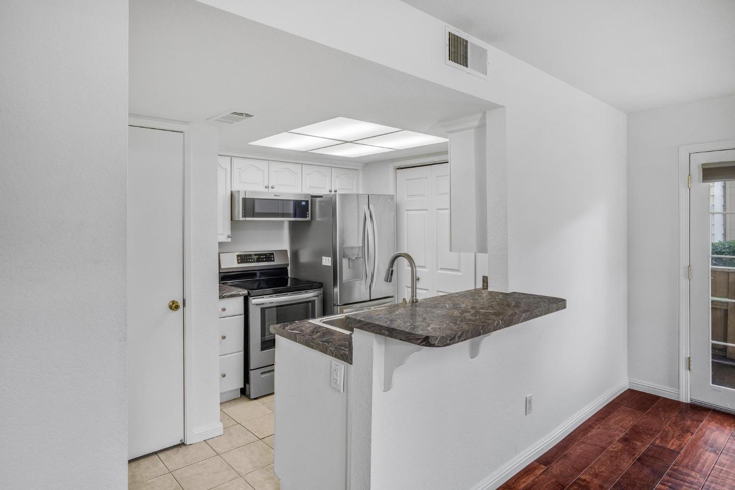 Detail Gallery Image 15 of 38 For 1661 Pyrenees Ave #69,  Stockton,  CA 95210 - 2 Beds | 1/1 Baths
