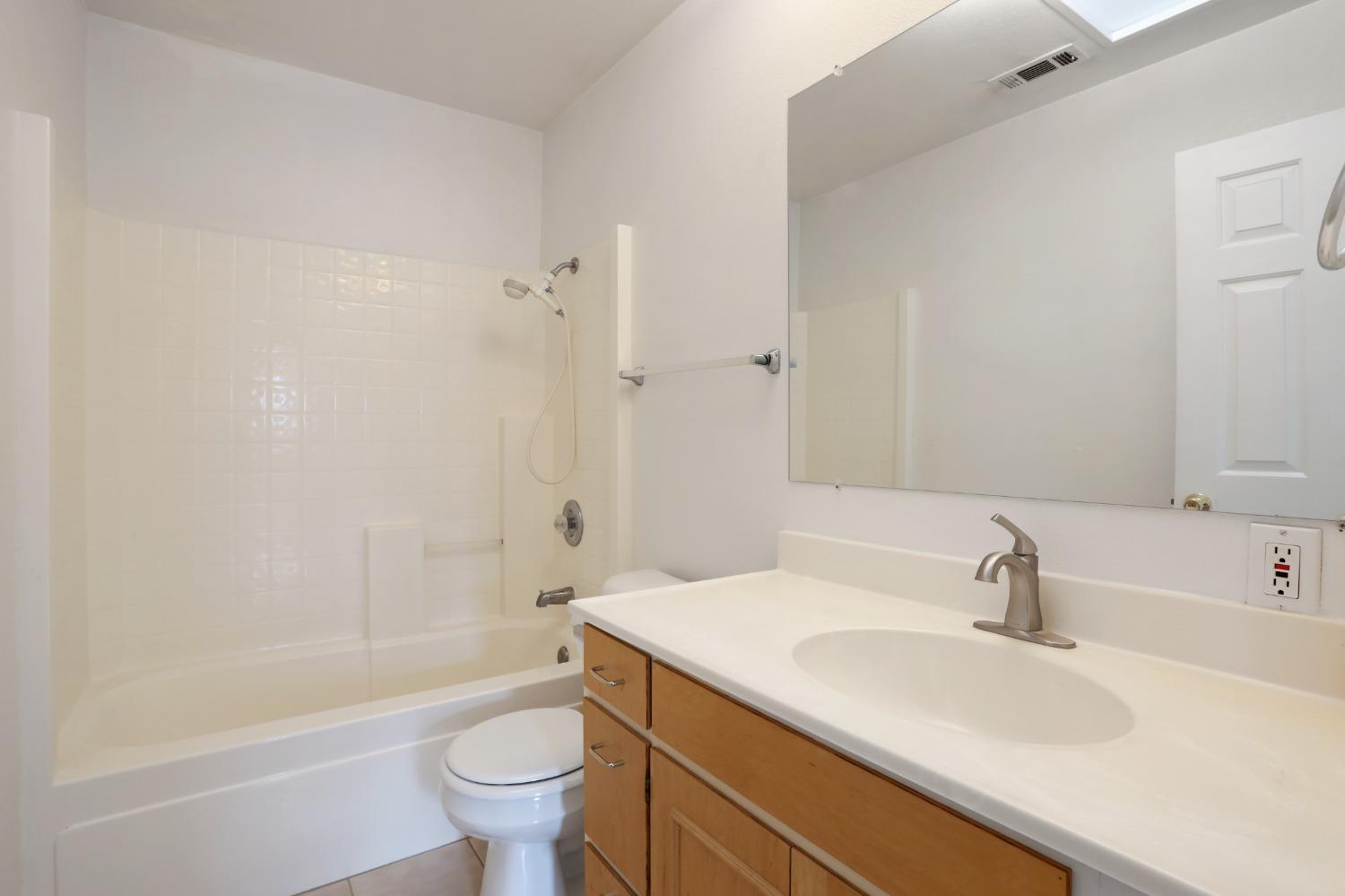 Detail Gallery Image 15 of 37 For 26 W Mendocino Ave, Stockton,  CA 95204 - 3 Beds | 2 Baths
