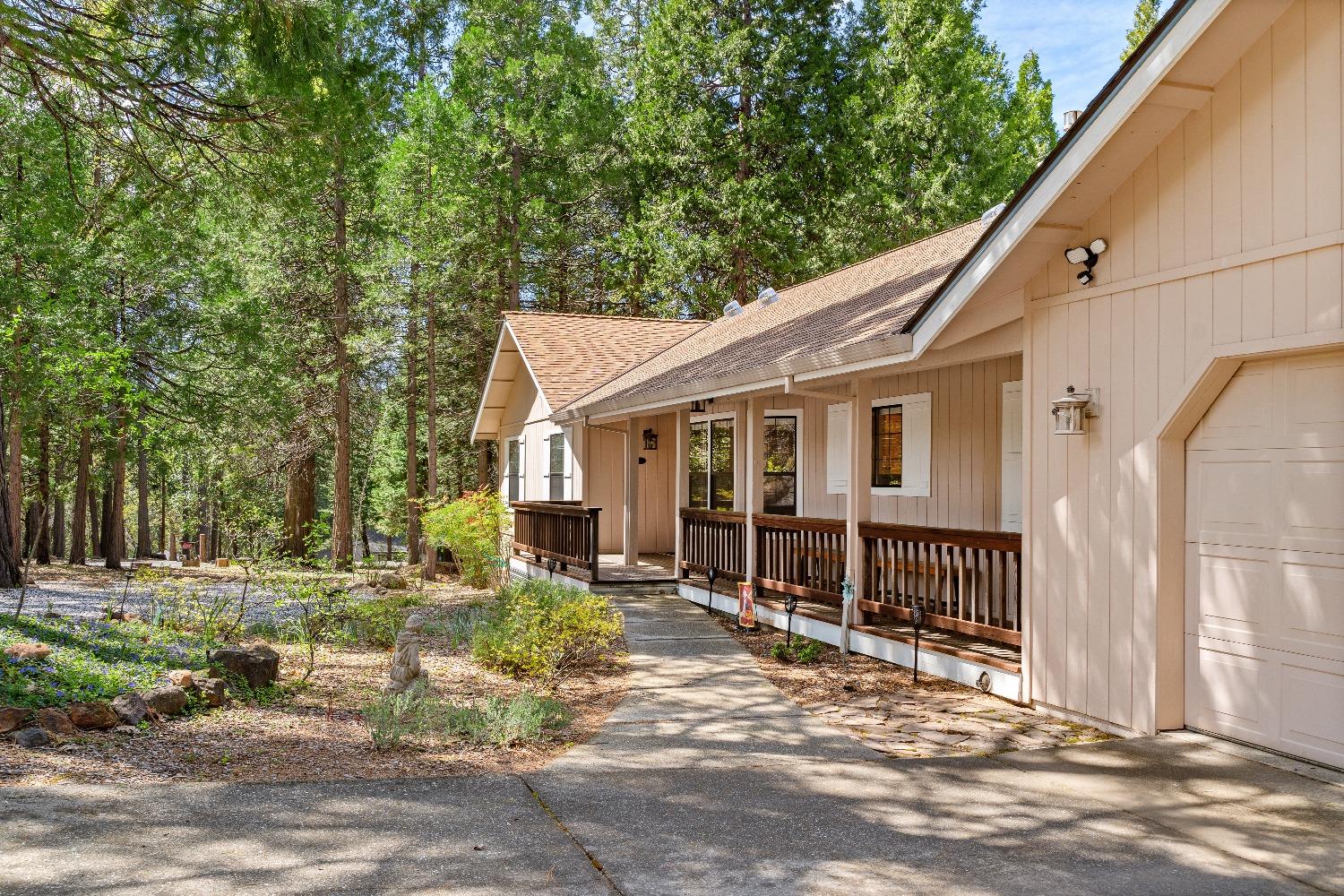 Detail Gallery Image 4 of 37 For 11552 Side Hill Cir, Nevada City,  CA 95959 - 3 Beds | 2/1 Baths