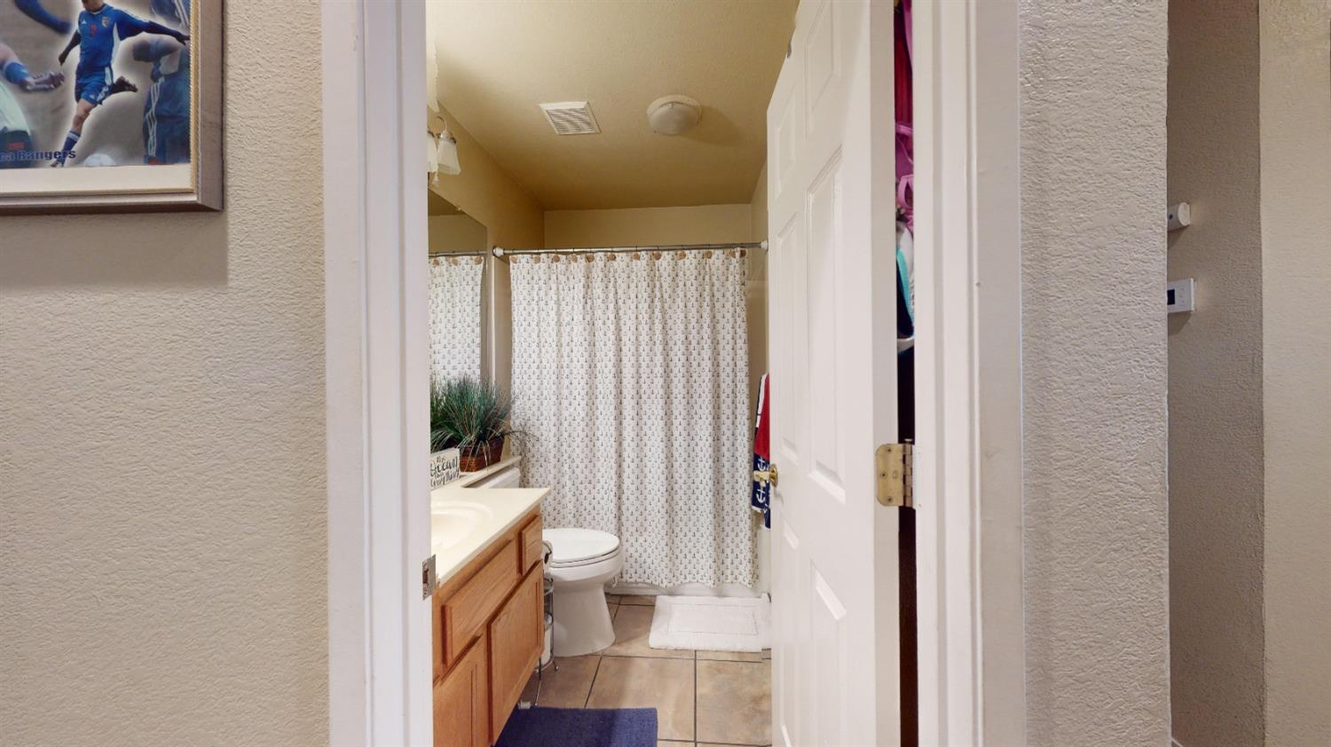 Detail Gallery Image 12 of 42 For 1024 Junction Drive, Manteca,  CA 95337 - 3 Beds | 2 Baths