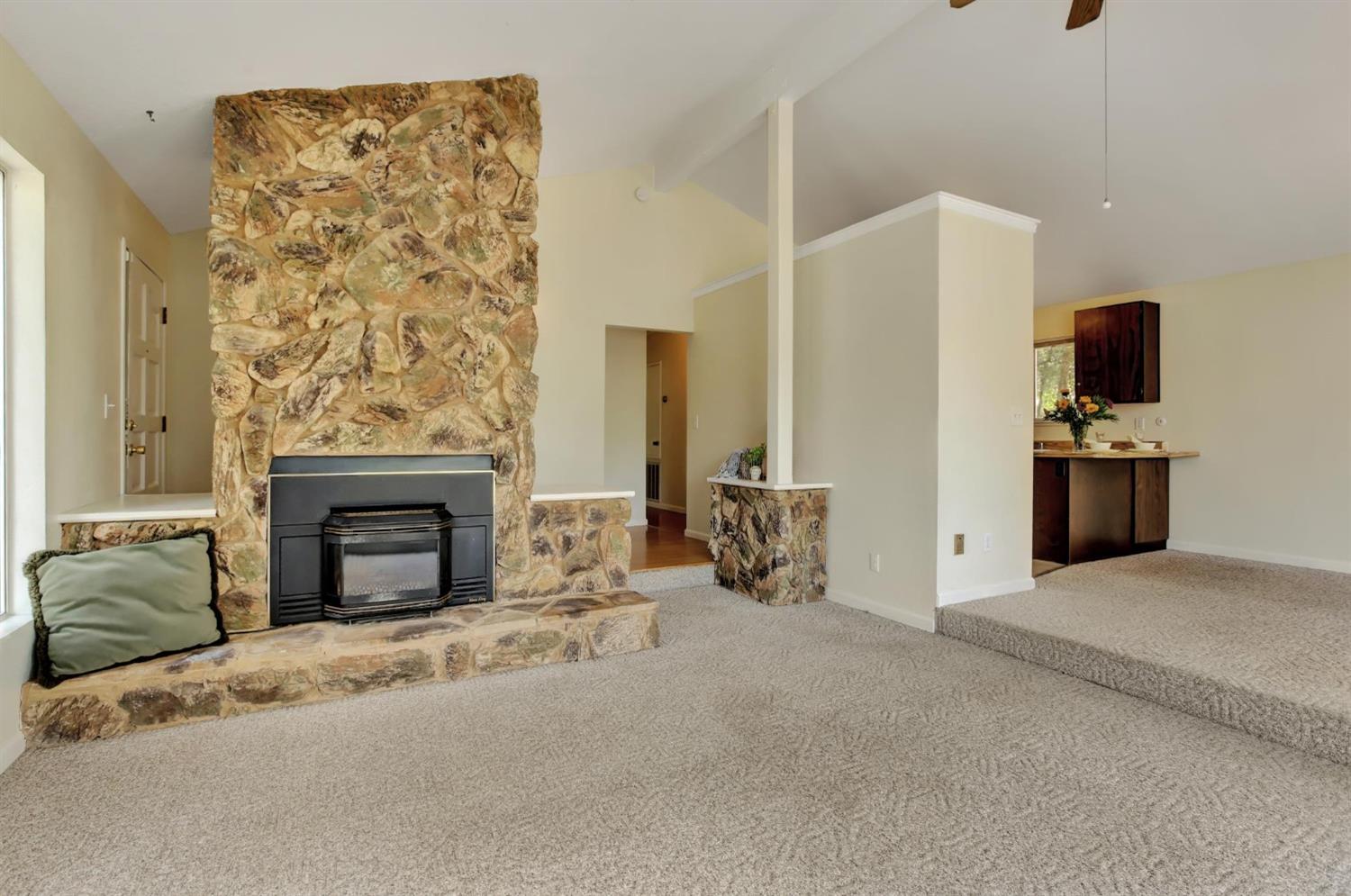 Detail Gallery Image 3 of 45 For 17873 Huckleberry Dr, Penn Valley,  CA 95946 - 2 Beds | 2 Baths