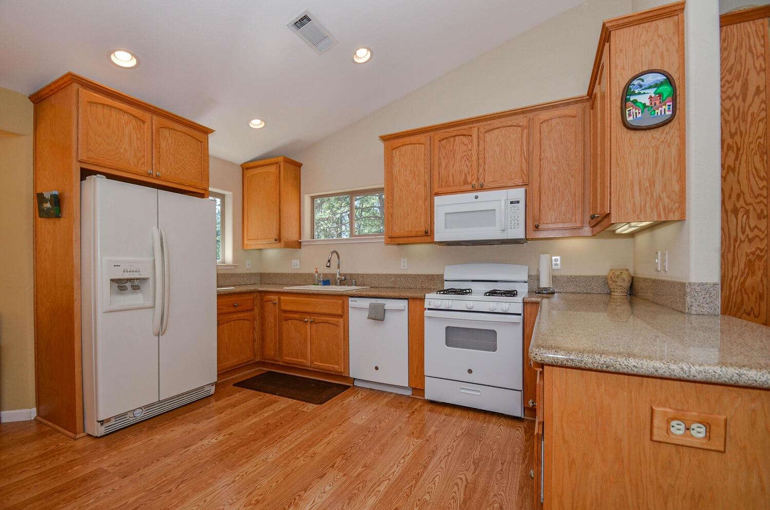 Detail Gallery Image 9 of 53 For 26083 Sunset Ct, Pioneer,  CA 95666 - 3 Beds | 2 Baths