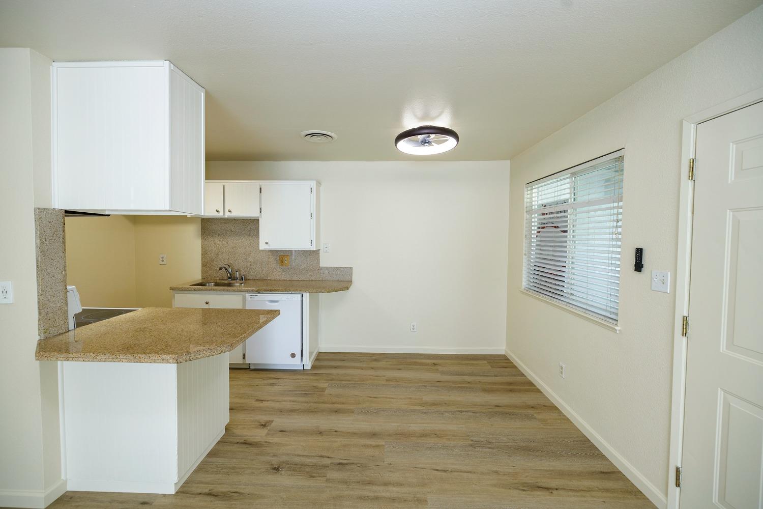 Detail Gallery Image 12 of 33 For 201 Woodrow Ave #19,  Modesto,  CA 95350 - 2 Beds | 1 Baths