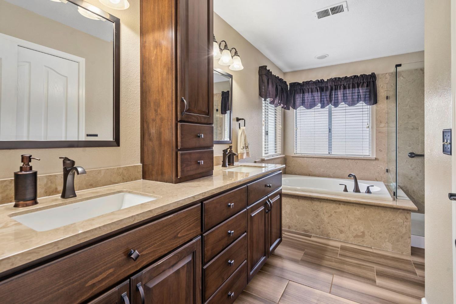 Detail Gallery Image 10 of 32 For 1705 Parker Polich Ct, Tracy,  CA 95376 - 4 Beds | 2/1 Baths