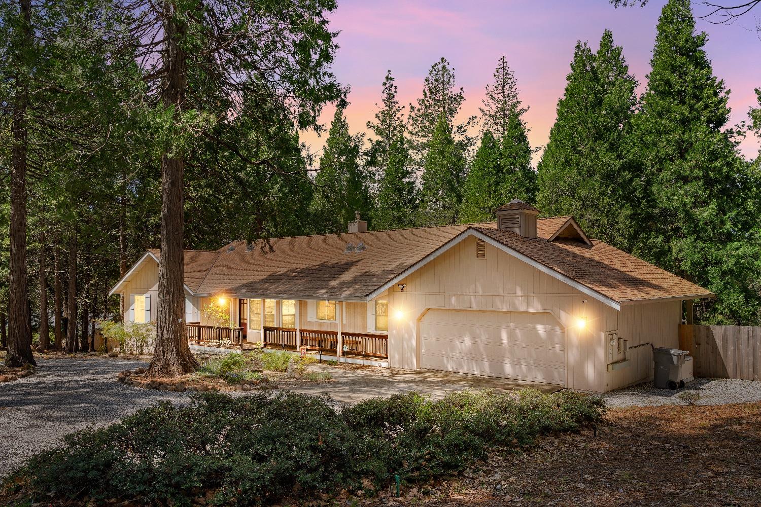 Detail Gallery Image 1 of 37 For 11552 Side Hill Cir, Nevada City,  CA 95959 - 3 Beds | 2/1 Baths