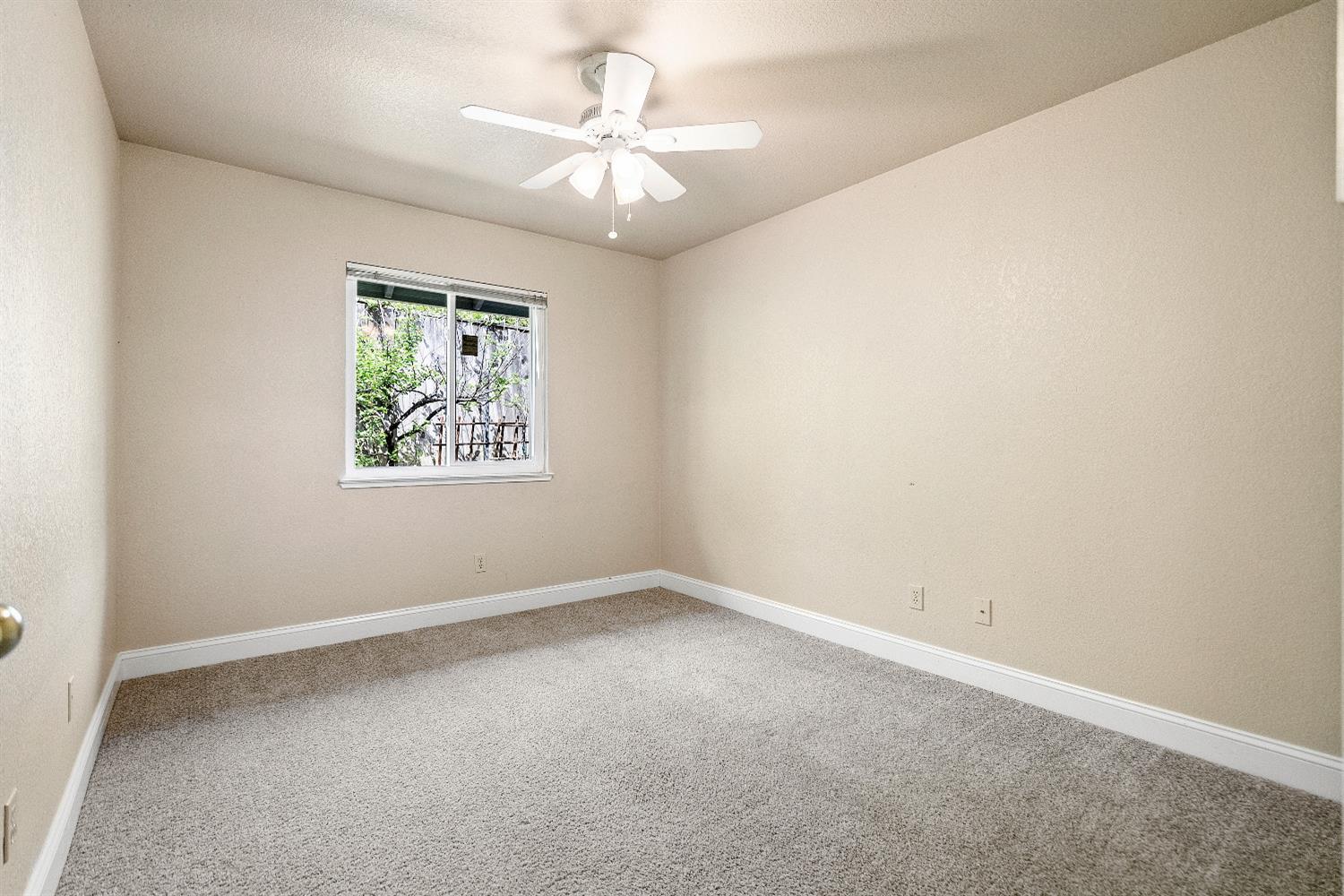 Detail Gallery Image 13 of 35 For 5813 Lincoln Ave, Rocklin,  CA 95677 - 4 Beds | 2 Baths
