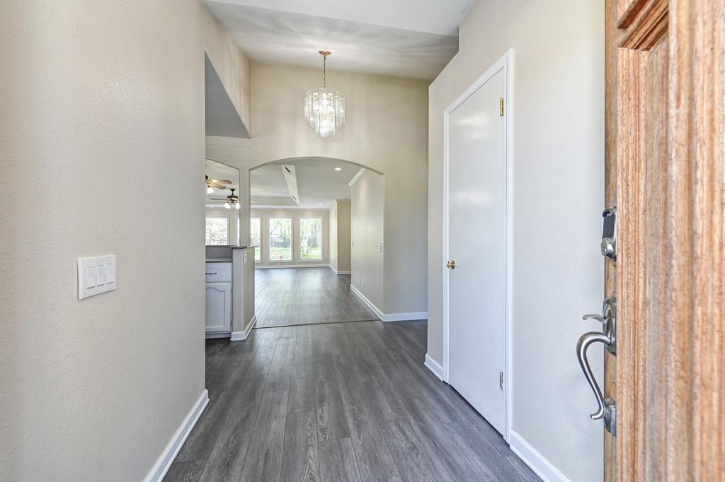 Detail Gallery Image 7 of 38 For 3061 Stanton Cir, Carmichael,  CA 95608 - 3 Beds | 2 Baths