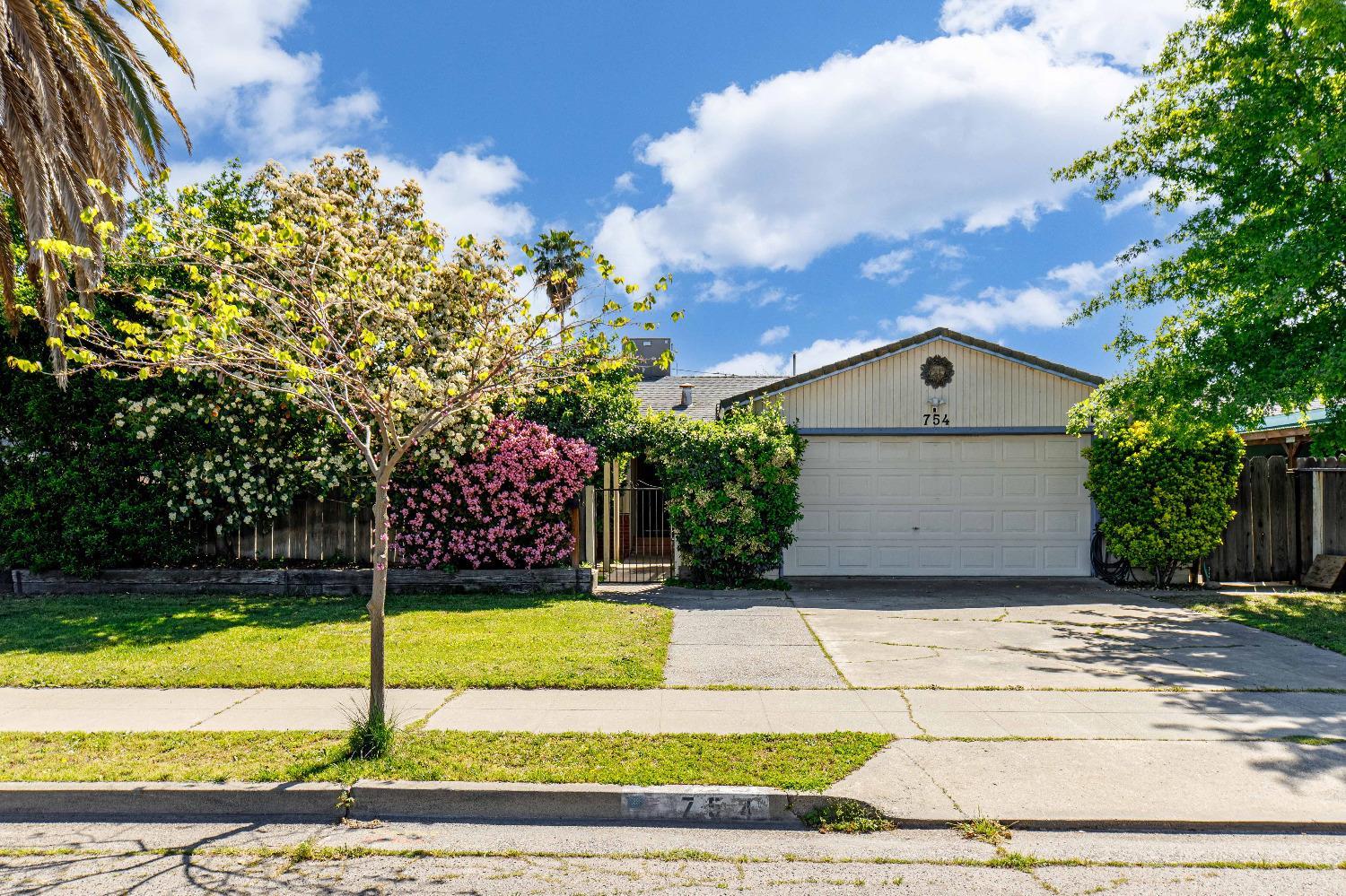 Photo of 754 Kadota Ave in Atwater, CA