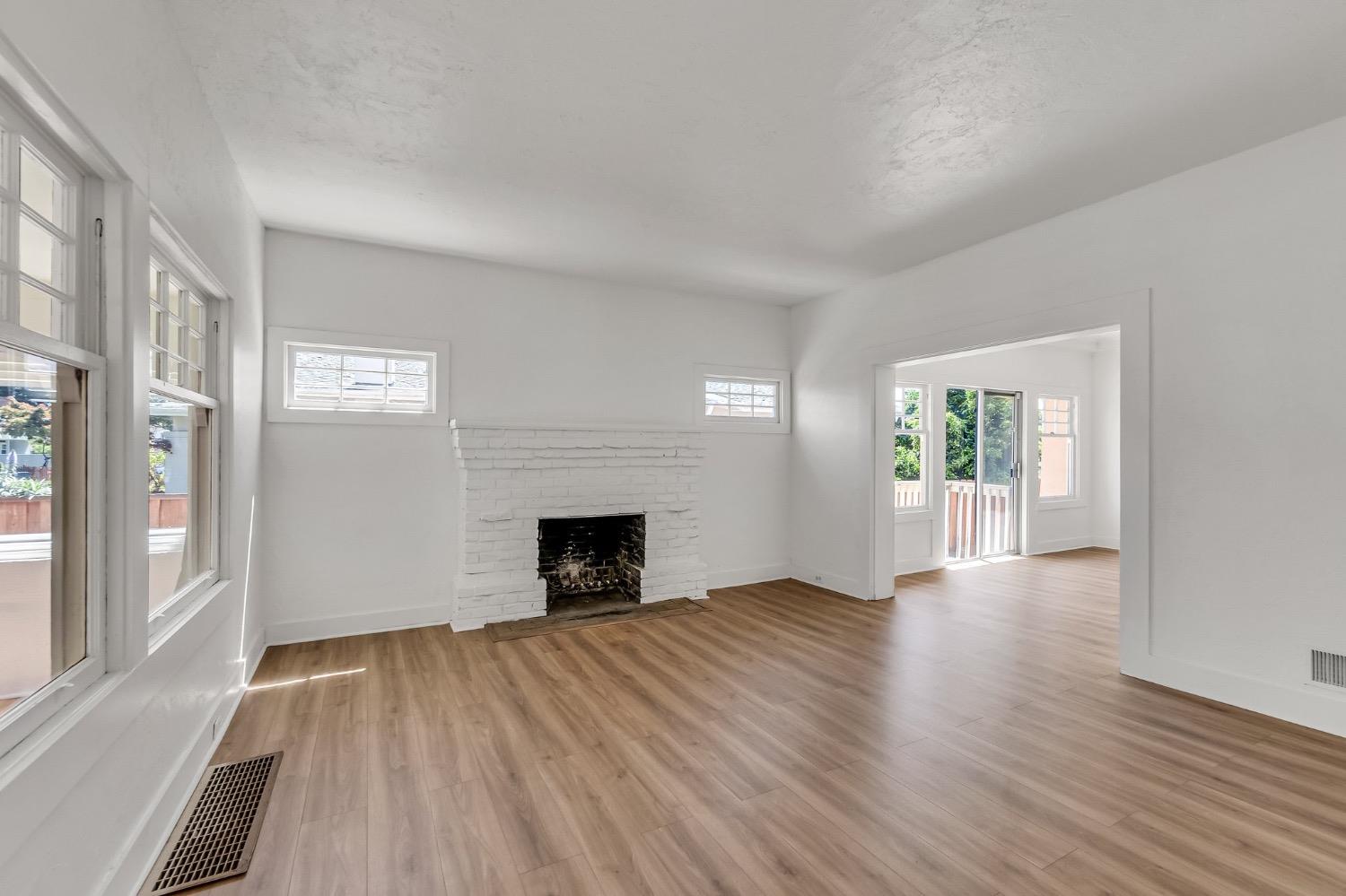 Detail Gallery Image 9 of 49 For 22143 Montgomery St, Hayward,  CA 94541 - 5 Beds | 2/1 Baths