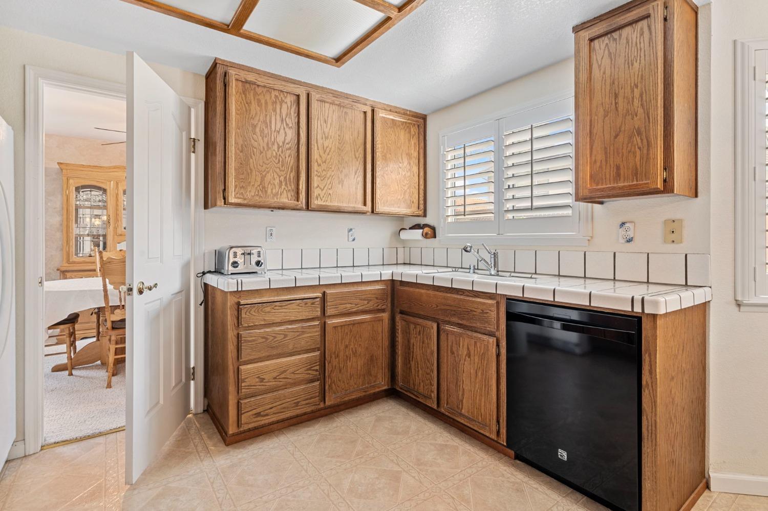 Detail Gallery Image 14 of 32 For 1705 Parker Polich Ct, Tracy,  CA 95376 - 4 Beds | 2/1 Baths